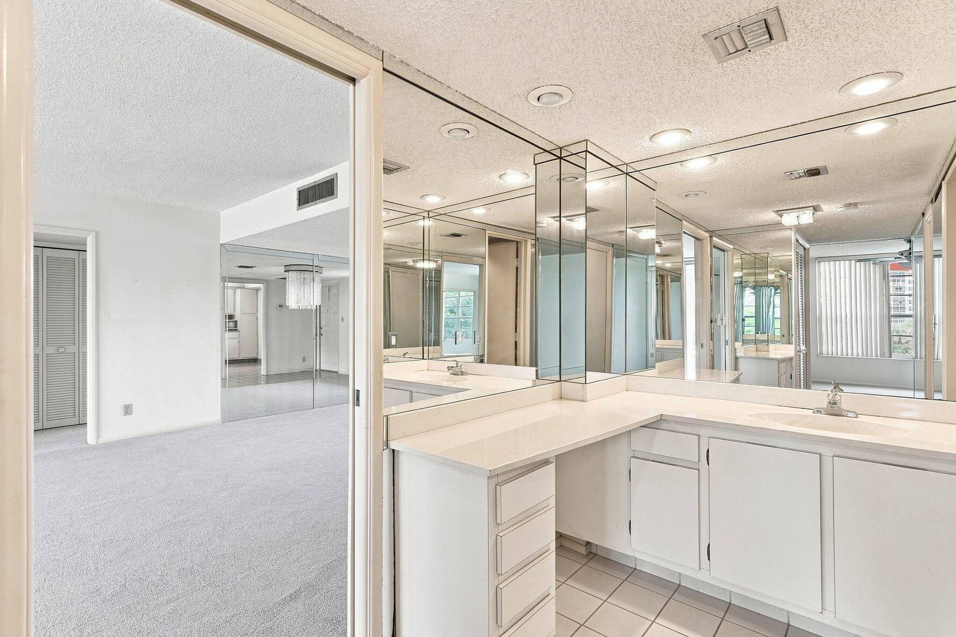 555 Oaks Lane, #303, Pompano Beach, FL 33069 26_primary bathroom