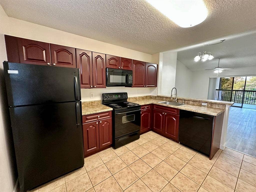 5641 RIVERSIDE Drive, #306B1, Coral Springs, FL 33067 Kitchen
