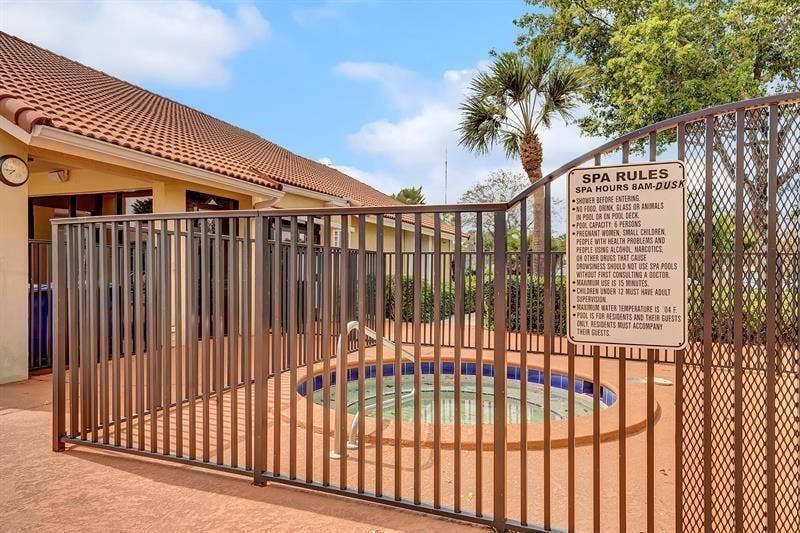 5641 RIVERSIDE Drive, #306B1, Coral Springs, FL 33067 Spa