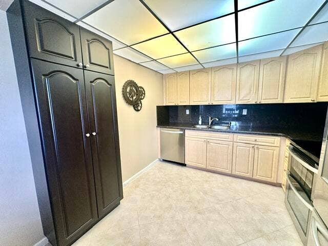 Updated Kitchen W/ Lots of Cabinets