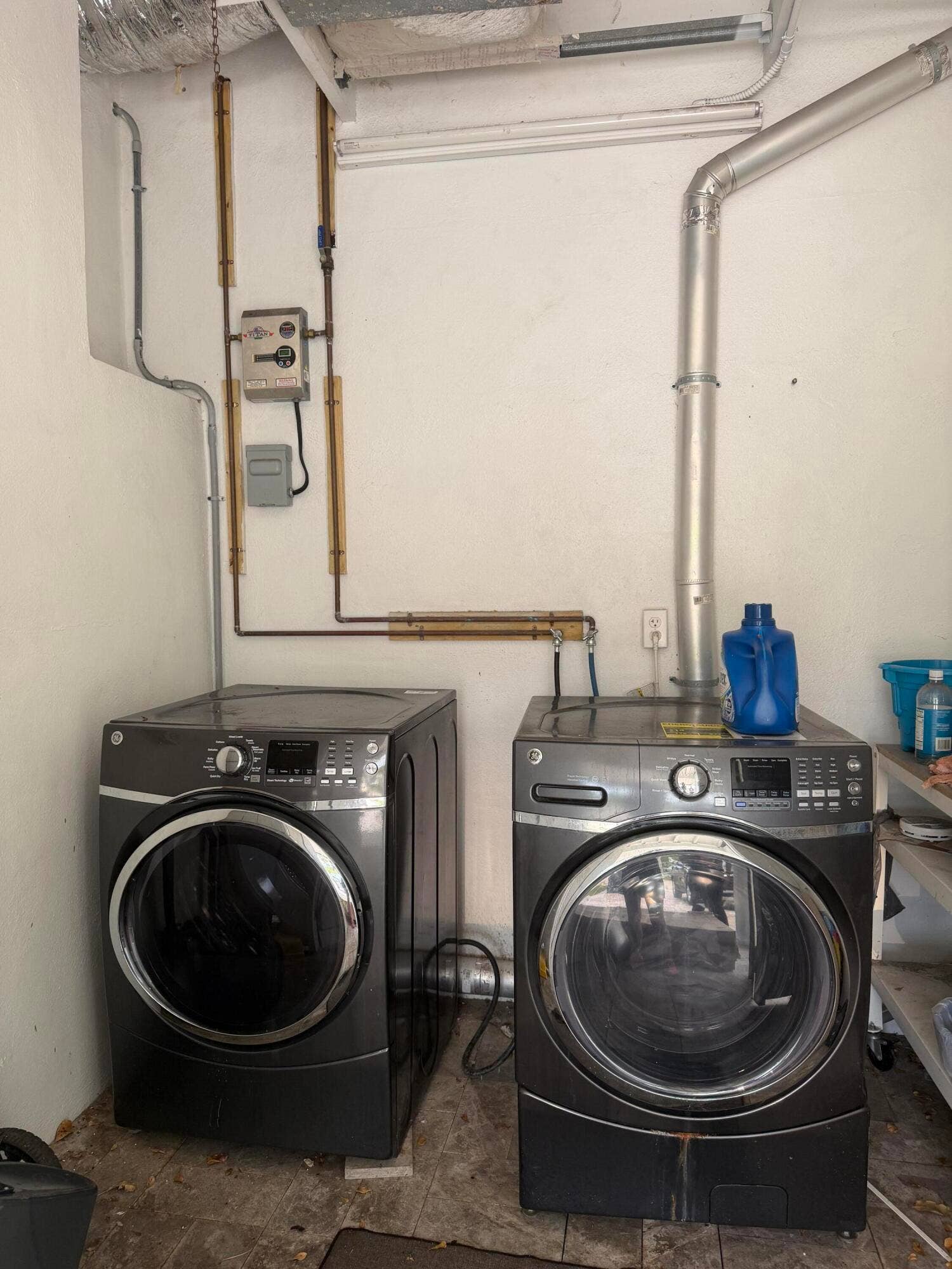 900 Citrus Isle, Fort Lauderdale, FL 33315 Washer and Dryer in Carport area