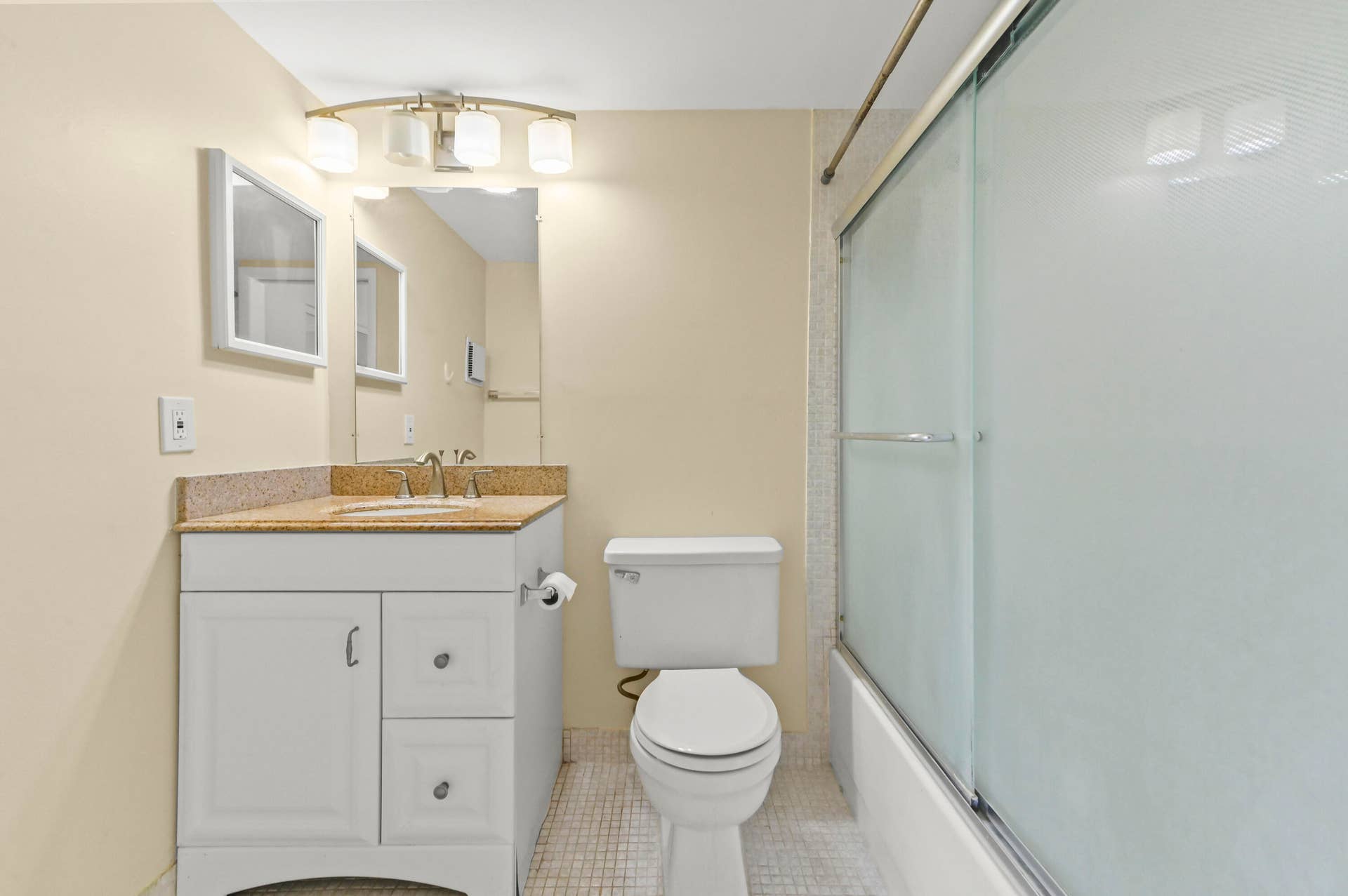 14 Bathroom 01