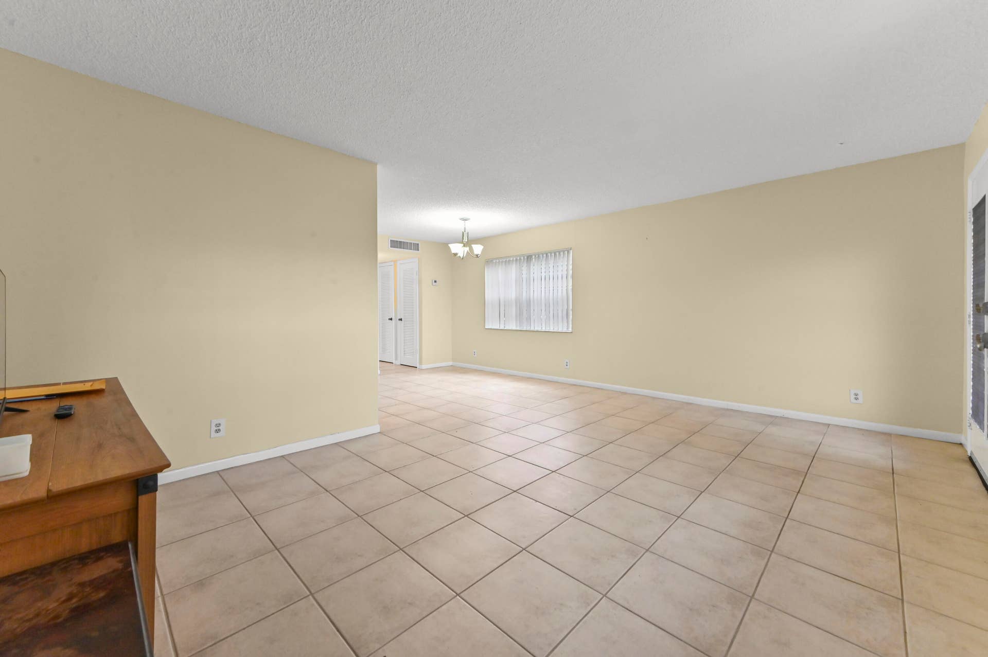06 Living Room 03