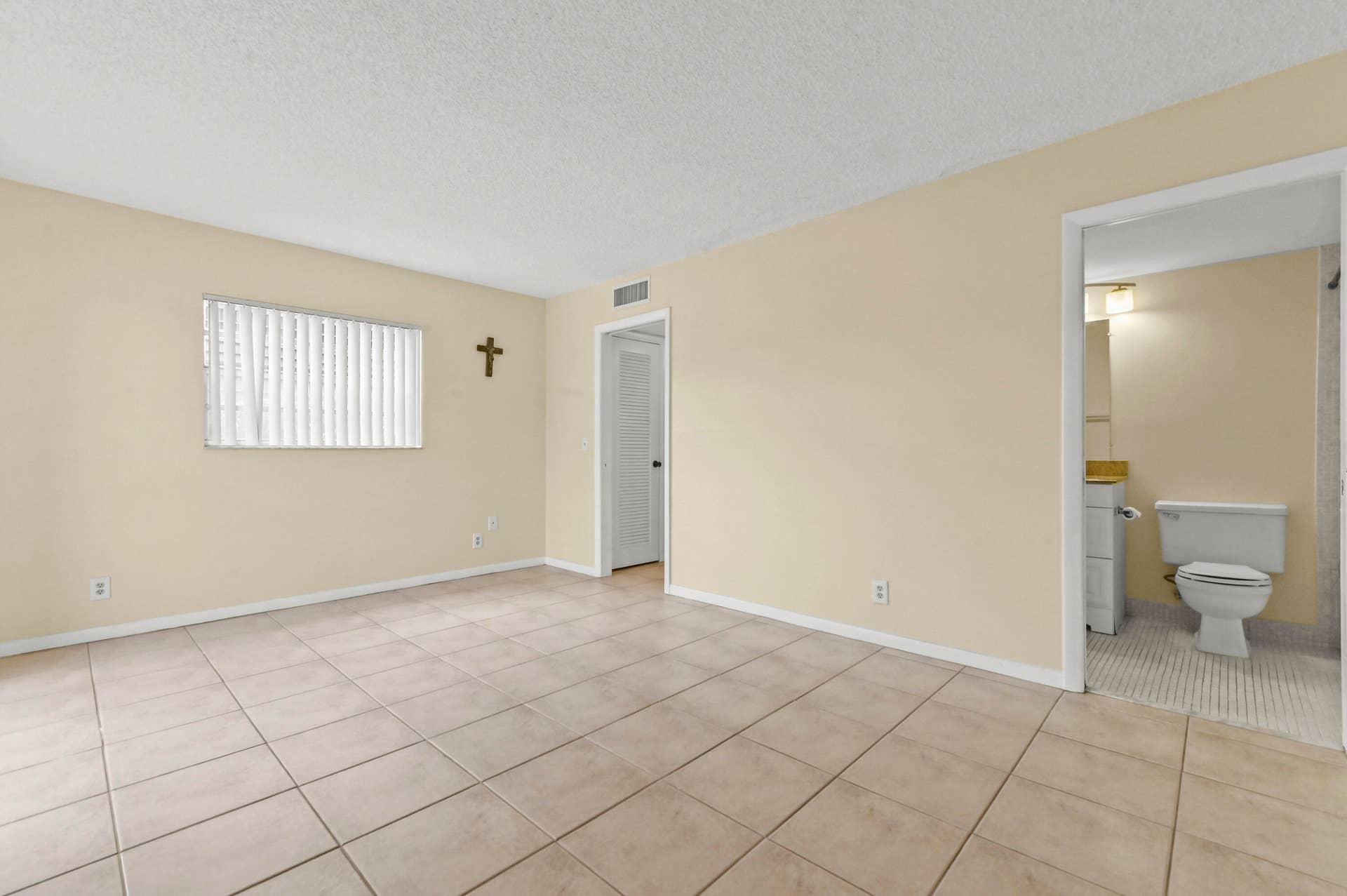 13 Bedroom 03