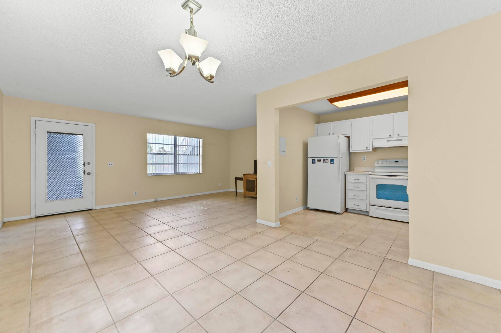 08 Dining Room 02