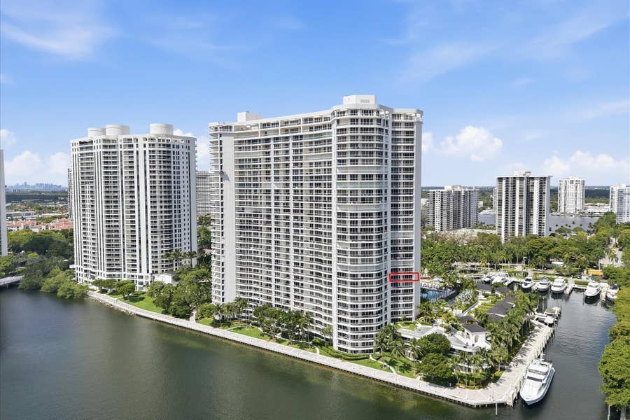 Property photo for 7000 W Island Boulevard, #907, Aventura, FL