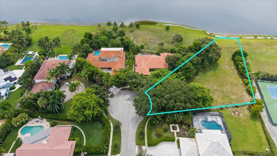 Property photo for 10 Sunningdale Circle, West Palm Beach, FL