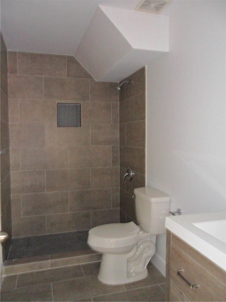 110 NE 16th Terrace, #1, Fort Lauderdale, FL 33301 Nicely updated bathroom.