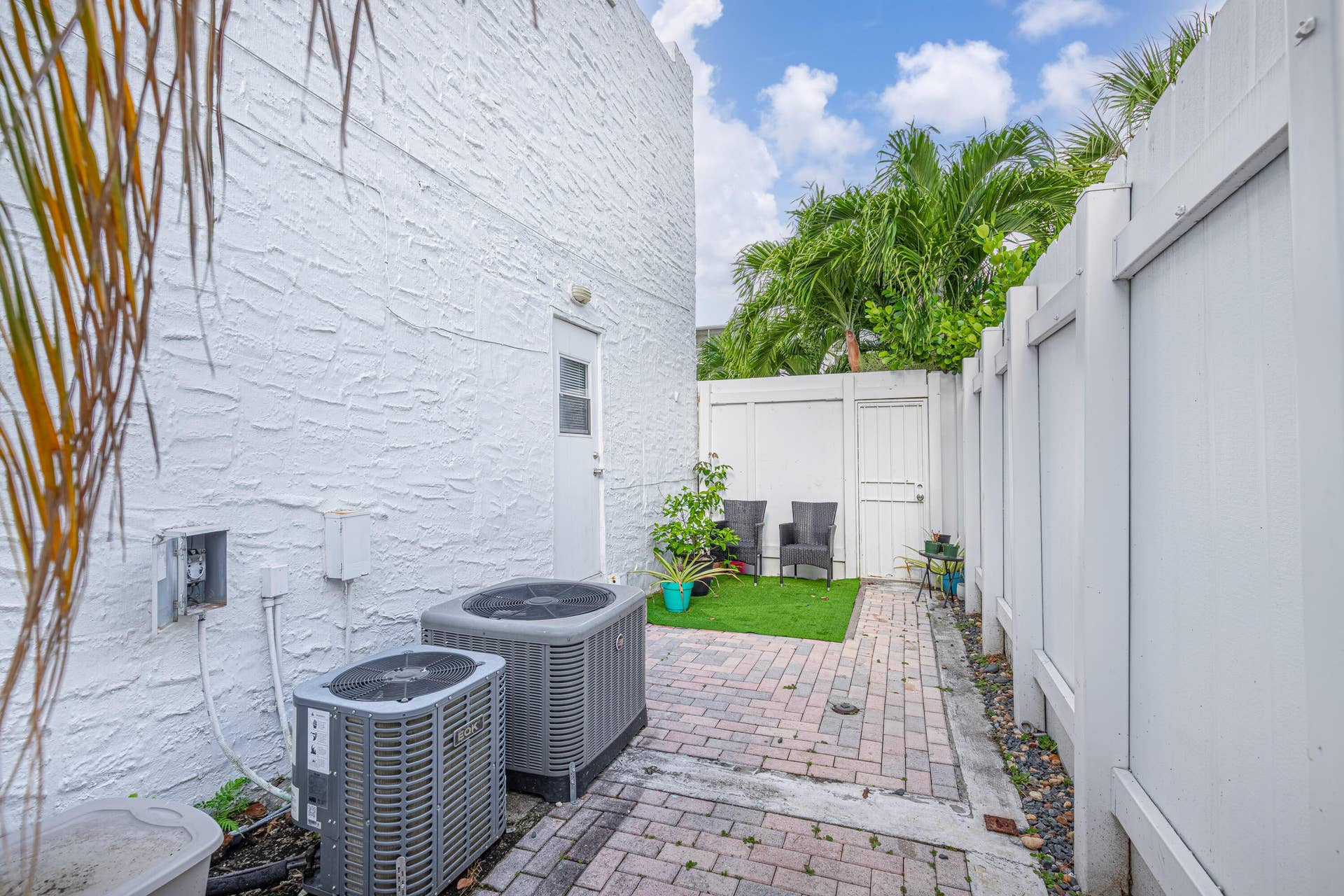 110 NE 16th Terrace, #1, Fort Lauderdale, FL 33301 Side Entrance-B (1)