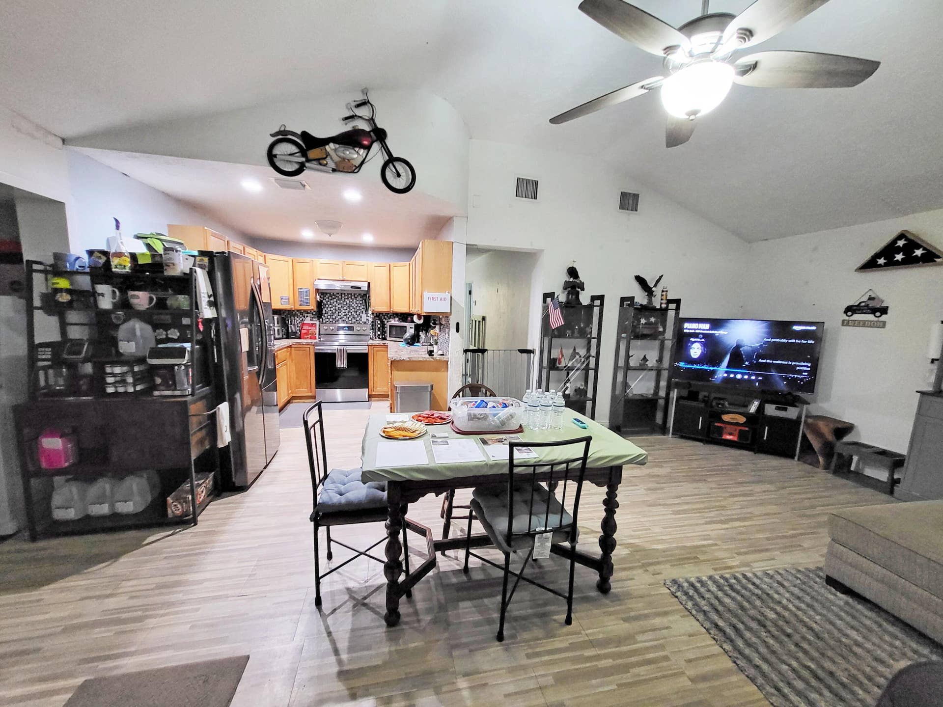 368 JOHNSTON Street, Fort Pierce, FL 34982 Kitchen/Living room