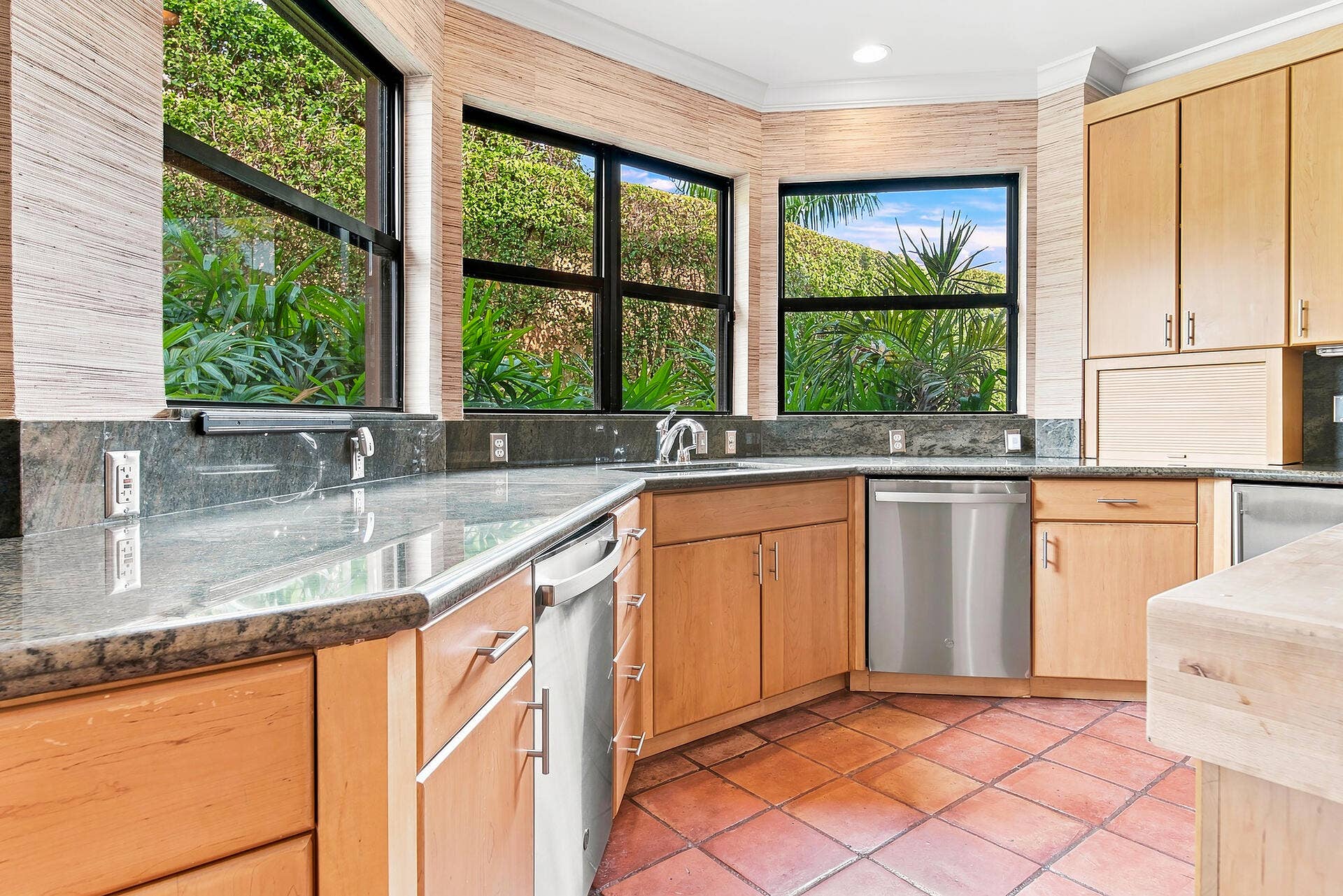 245-BRAZILIAN-AVE-33480-052