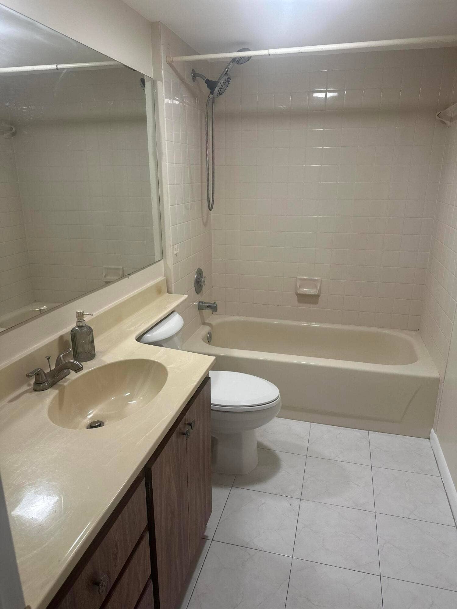 3507 VILLAGE Boulevard, #302, West Palm Beach, West Palm Beach, FL 33409 2nd Bath room