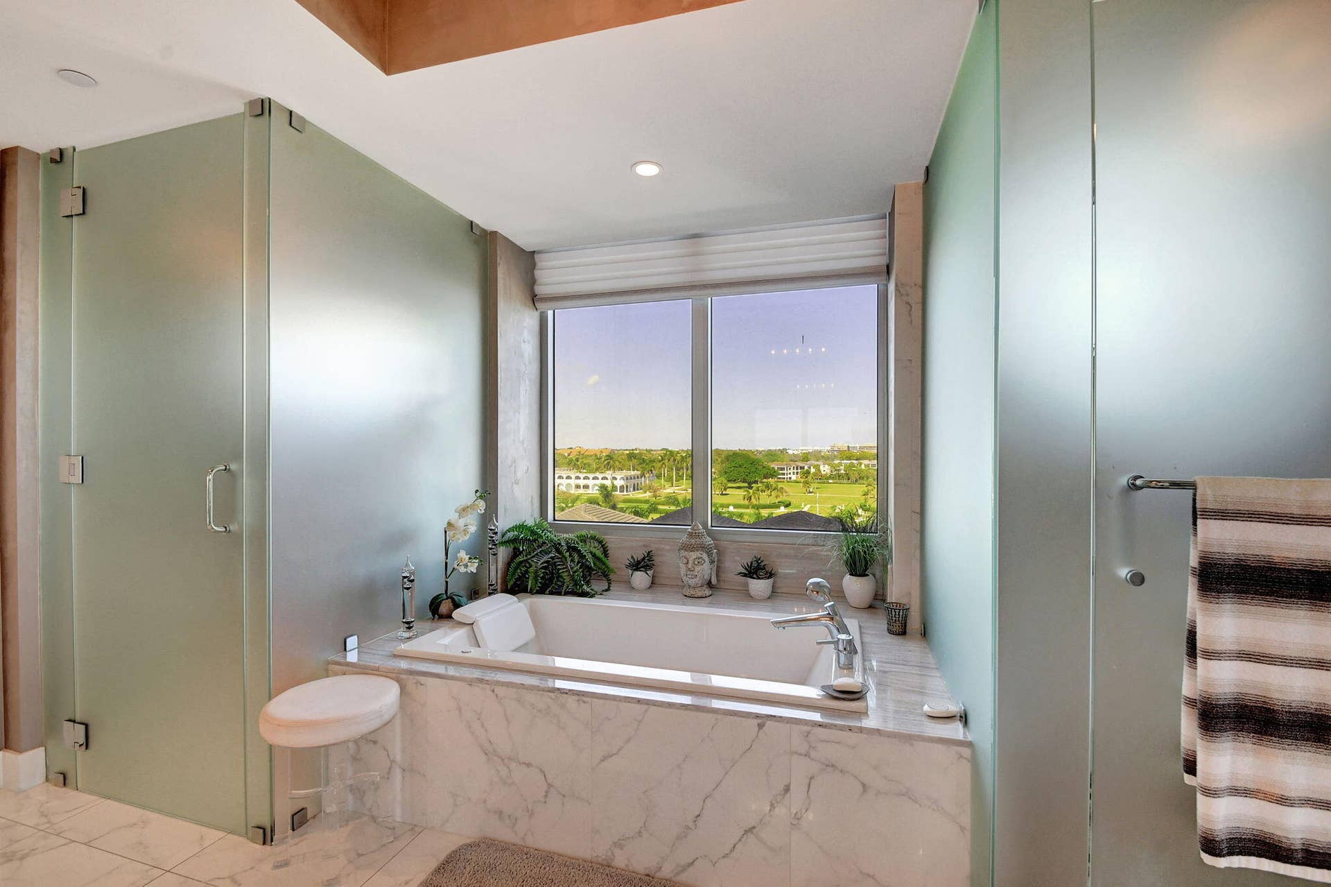 2 WATER CLUB Way, #601, North Palm Beach, FL 33408 primary bath