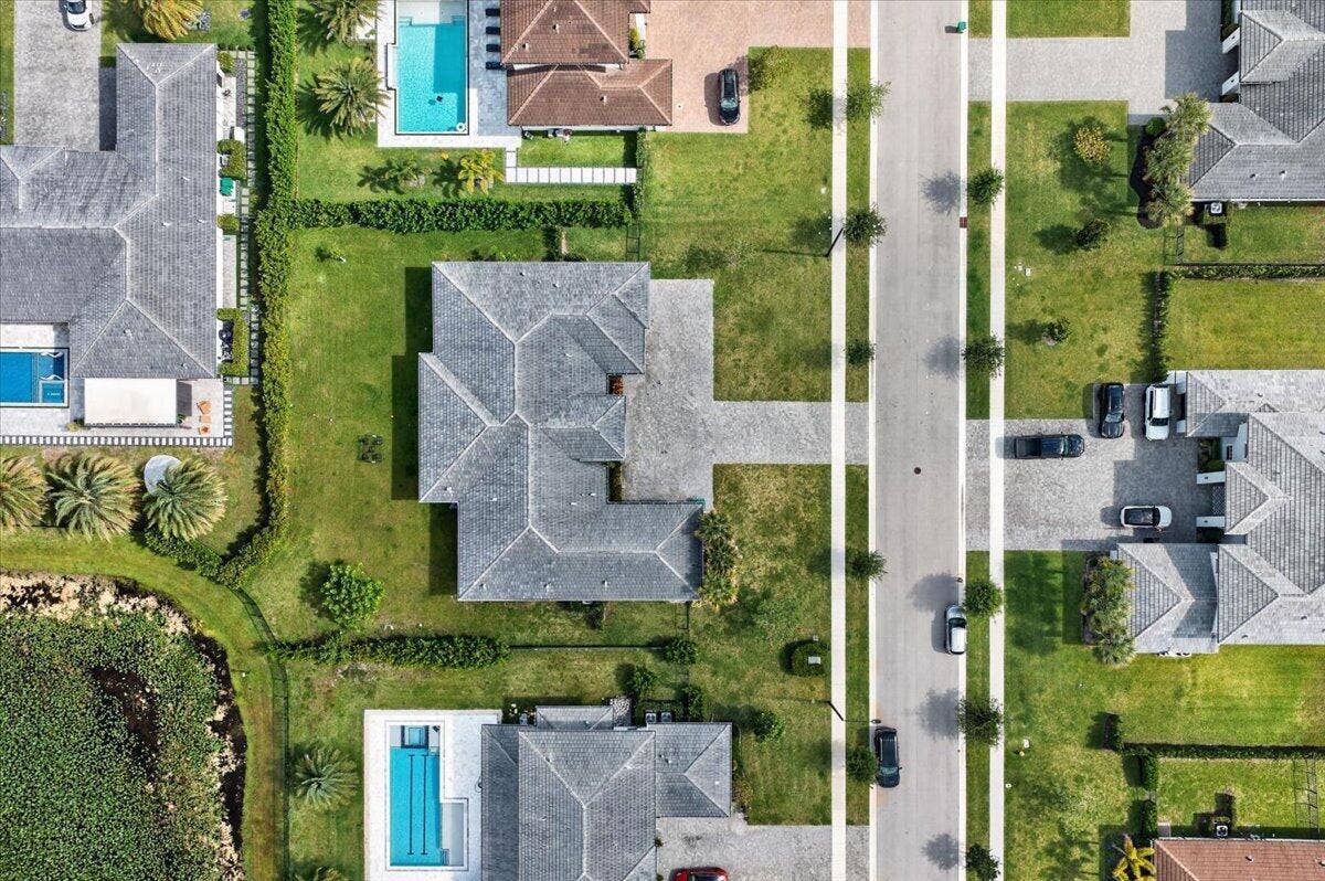 2010 MEADOWS Drive, Davie, FL 33324 42-062_052626a-12