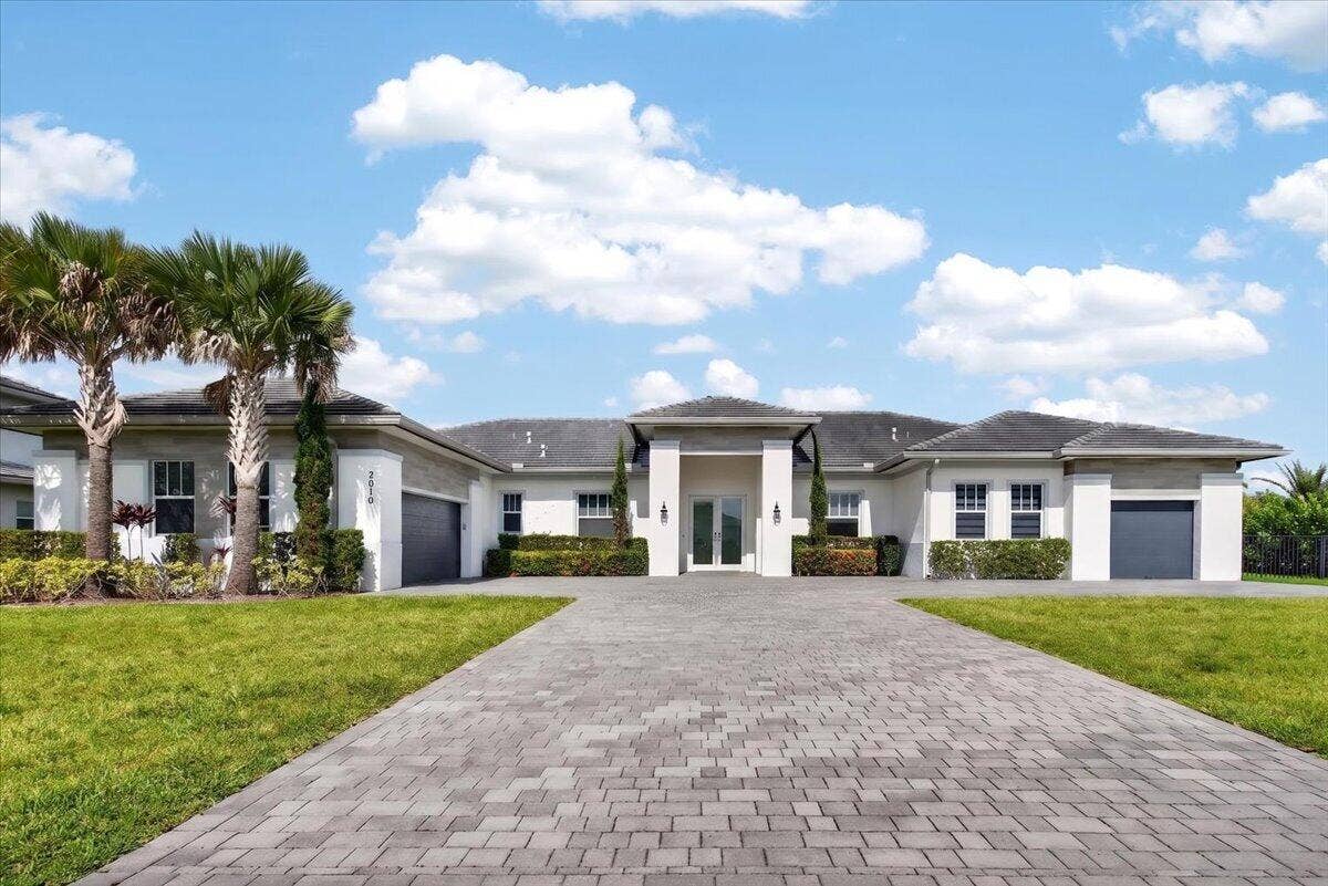 2010 MEADOWS Drive, Davie, FL 33324 03-036_052626-231
