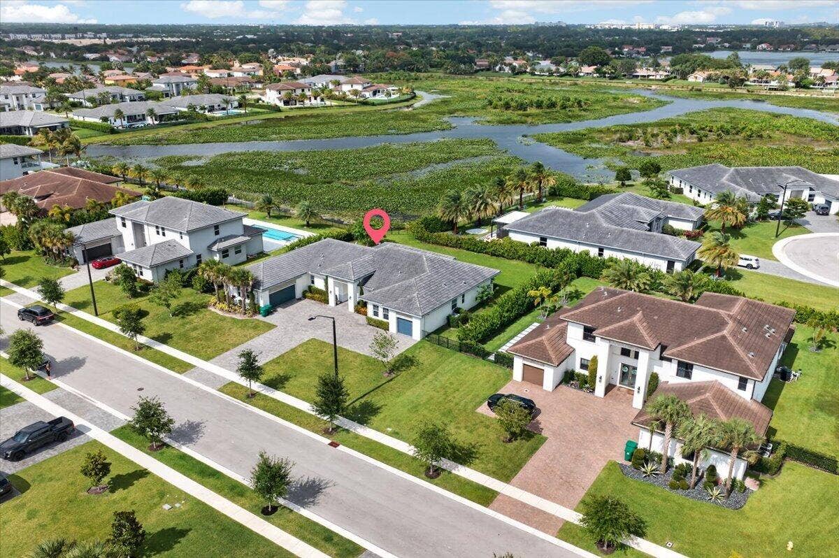 2010 MEADOWS Drive, Davie, FL 33324 44-052626a-3
