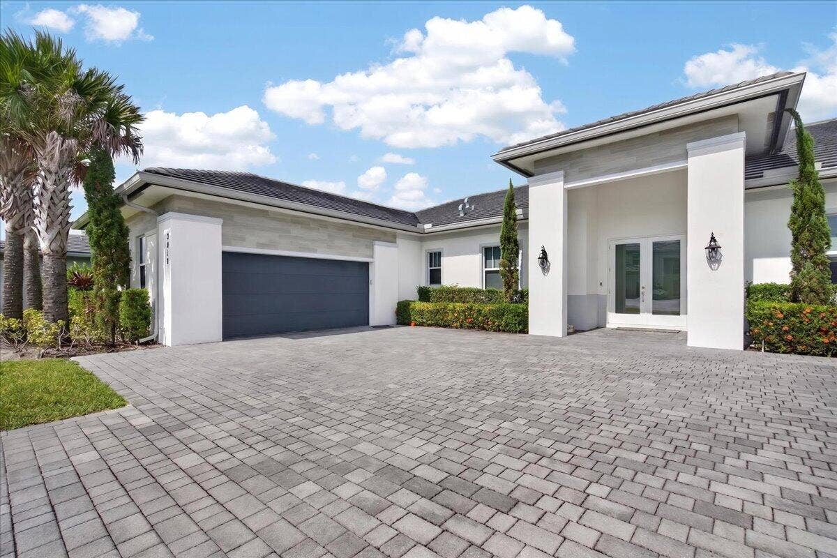 2010 MEADOWS Drive, Davie, FL 33324 04-035_052626-227