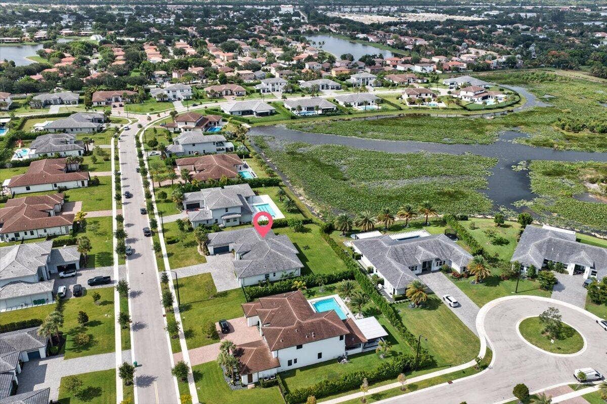 2010 MEADOWS Drive, Davie, FL 33324 49-052626a-10