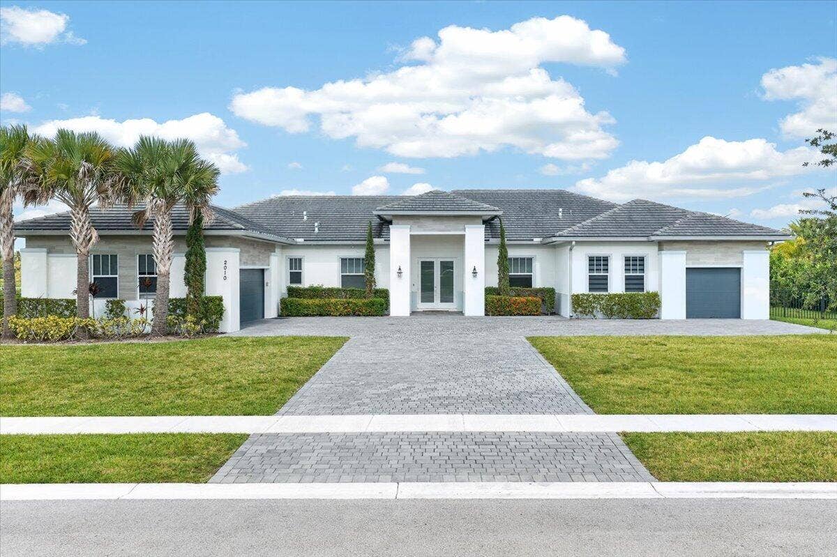2010 MEADOWS Drive, Davie, FL 33324 02-064_052626a-14-2