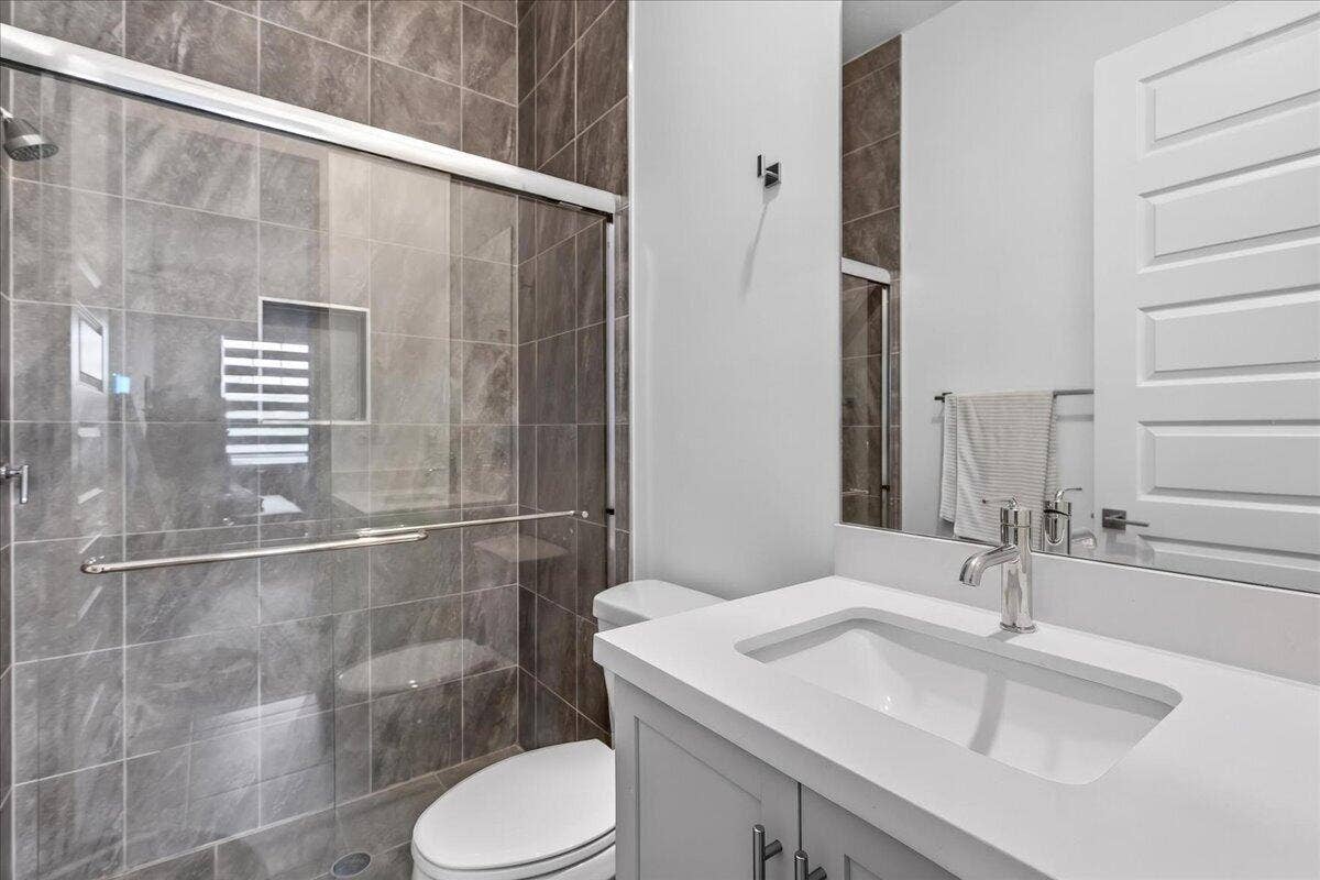 2010 MEADOWS Drive, Davie, FL 33324 30-017_052626-175