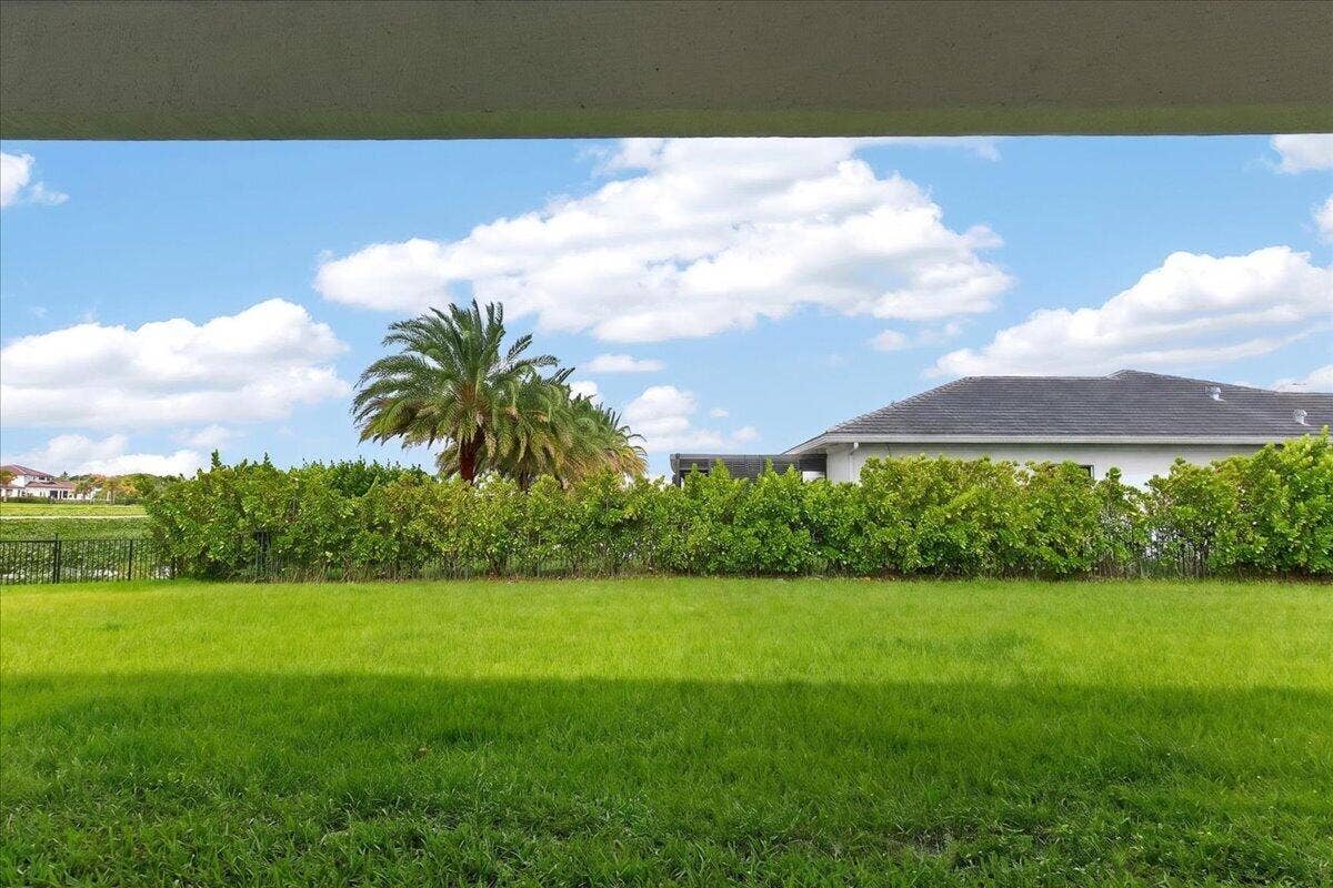 2010 MEADOWS Drive, Davie, FL 33324 37-025_052626-211