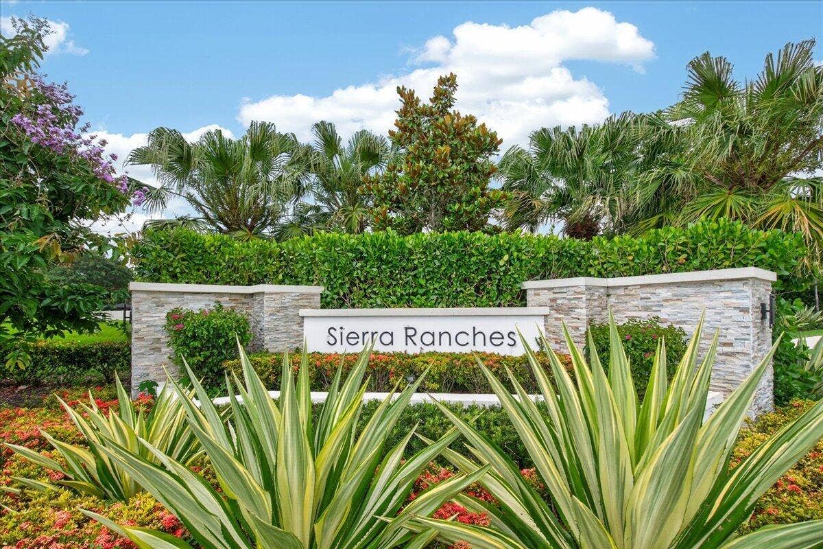 2010 MEADOWS Drive, Davie, FL 33324 51-039_052626-242