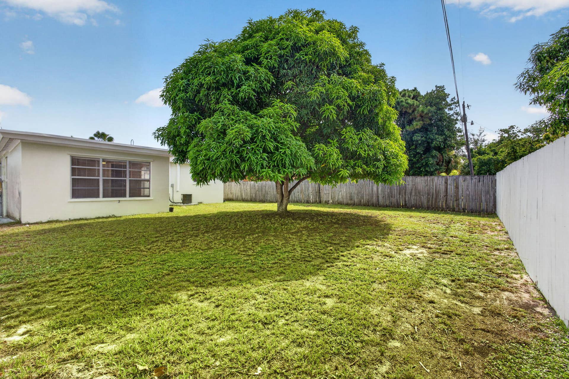 1547 W 10TH Street, Riviera Beach, FL 33404 36-web-or-mls-5D1A0981