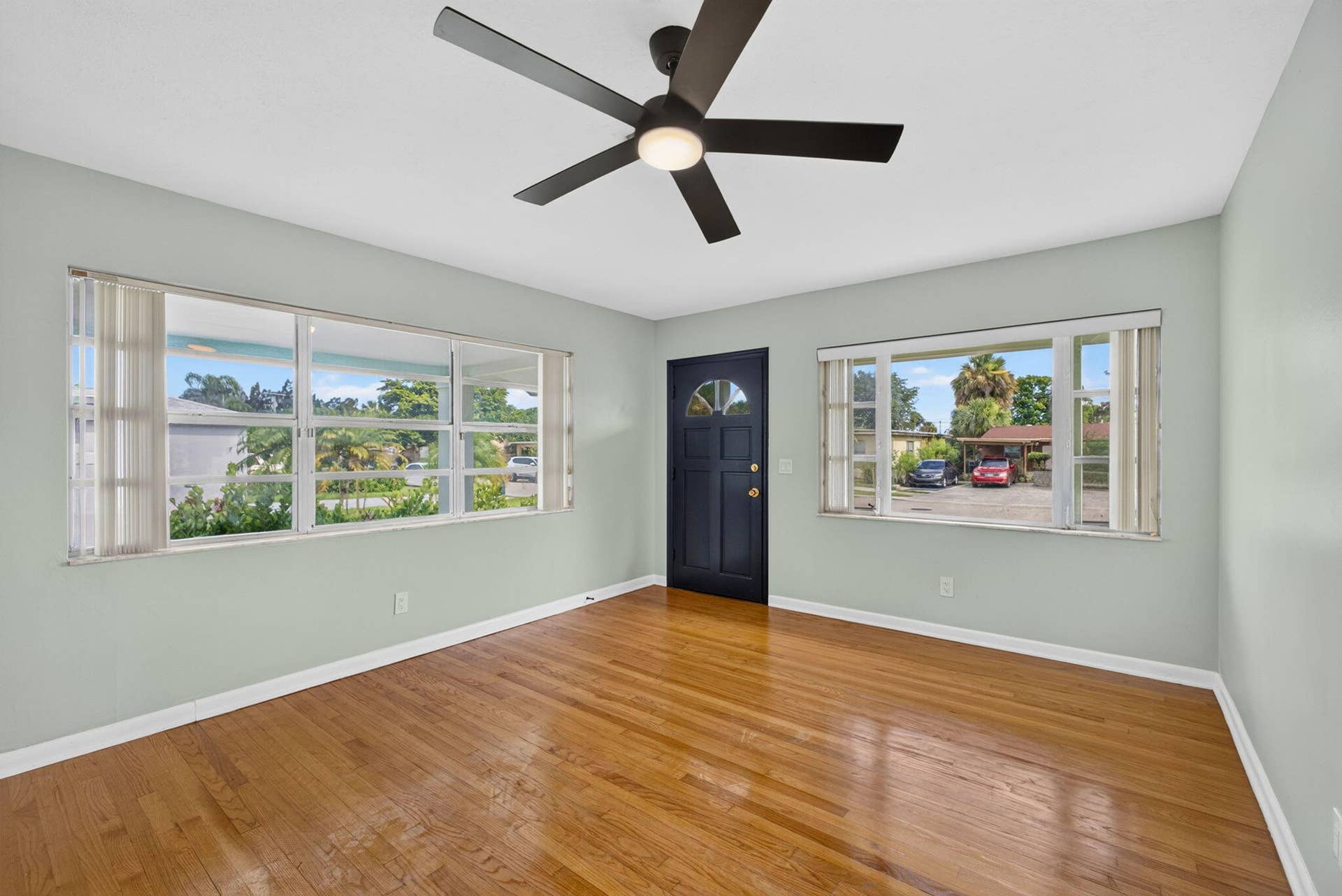 1547 W 10TH Street, Riviera Beach, FL 33404 13-web-or-mls-5D1A0811