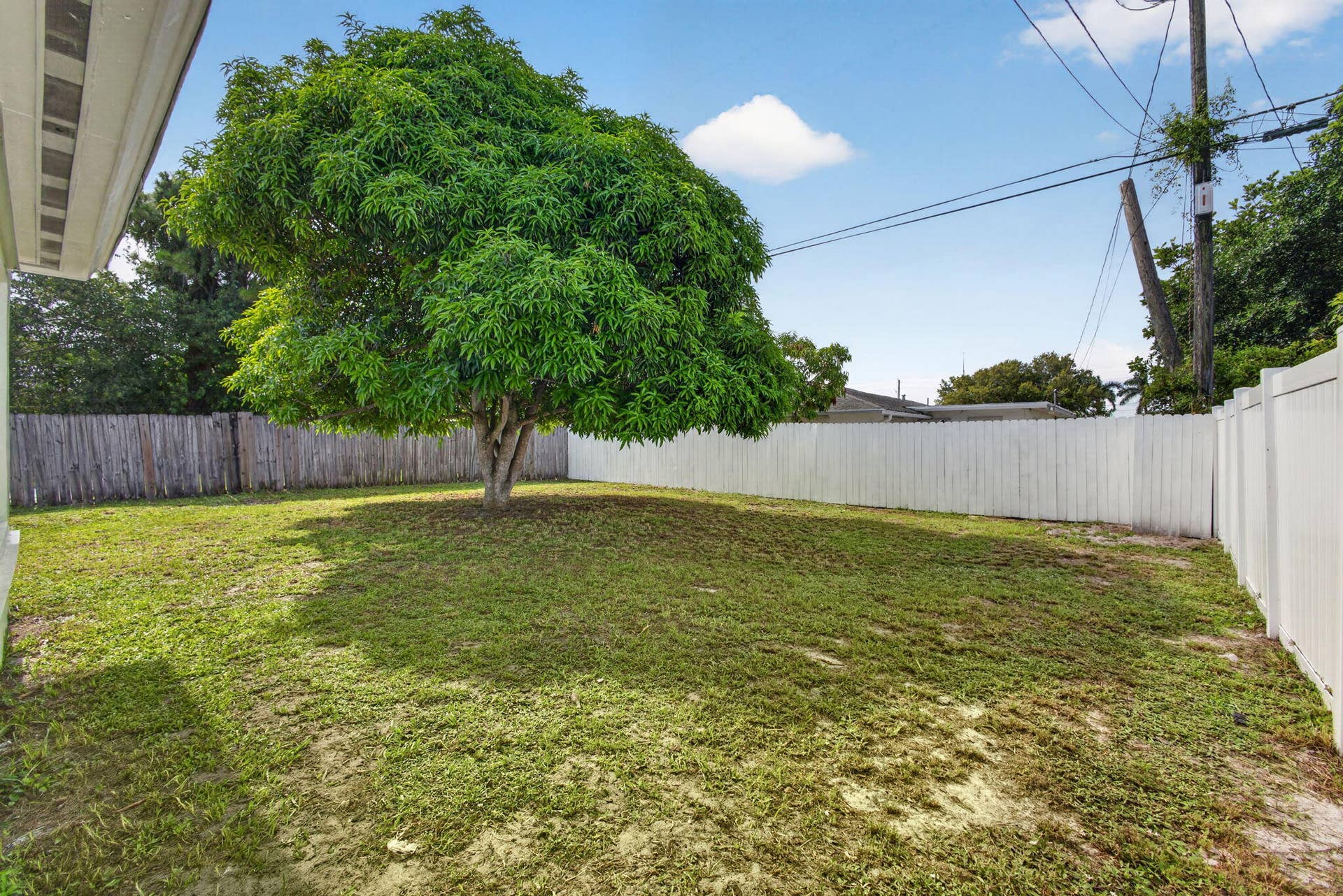 1547 W 10TH Street, Riviera Beach, FL 33404 31-web-or-mls-5D1A0956