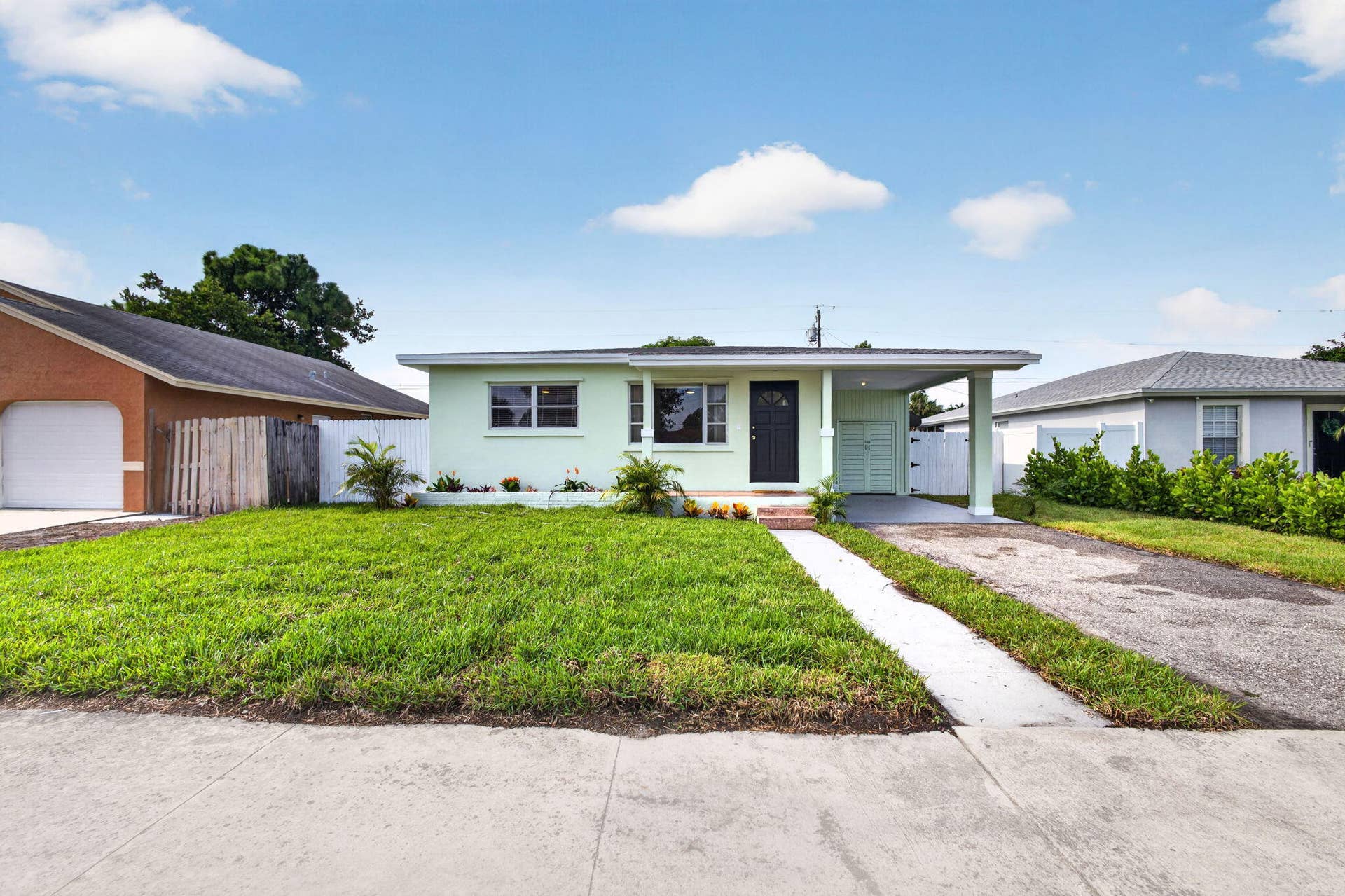 1547 W 10TH Street, Riviera Beach, FL 33404 2-web-or-mls-5D1A0911