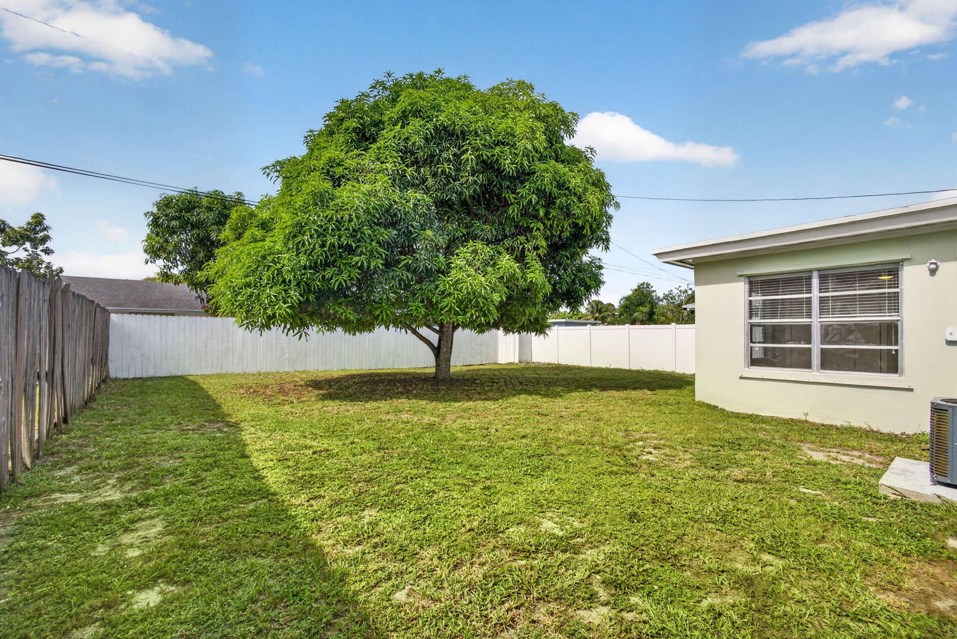 1547 W 10TH Street, Riviera Beach, FL 33404 33-web-or-mls-5D1A0966