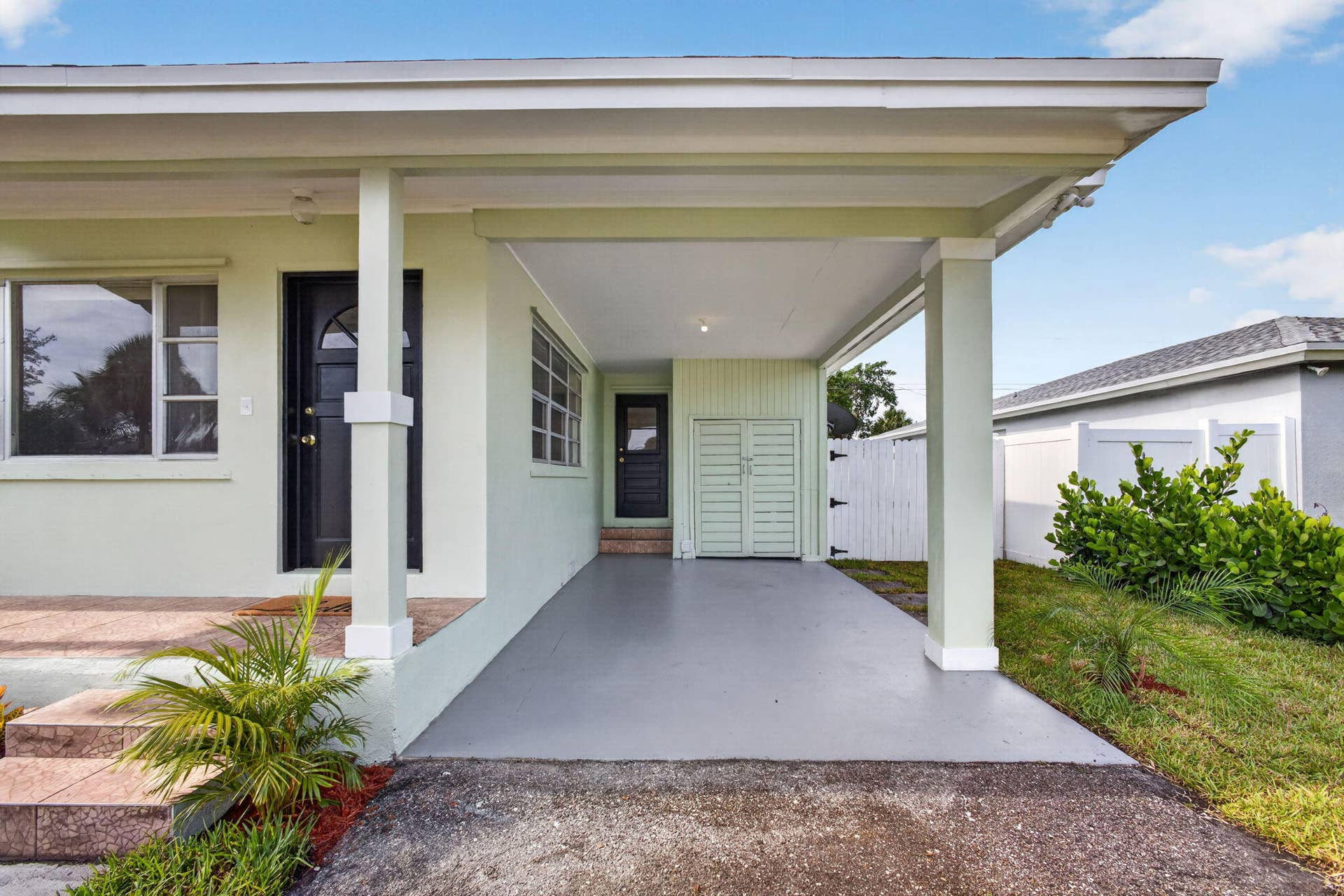 1547 W 10TH Street, Riviera Beach, FL 33404 7-web-or-mls-5D1A0941