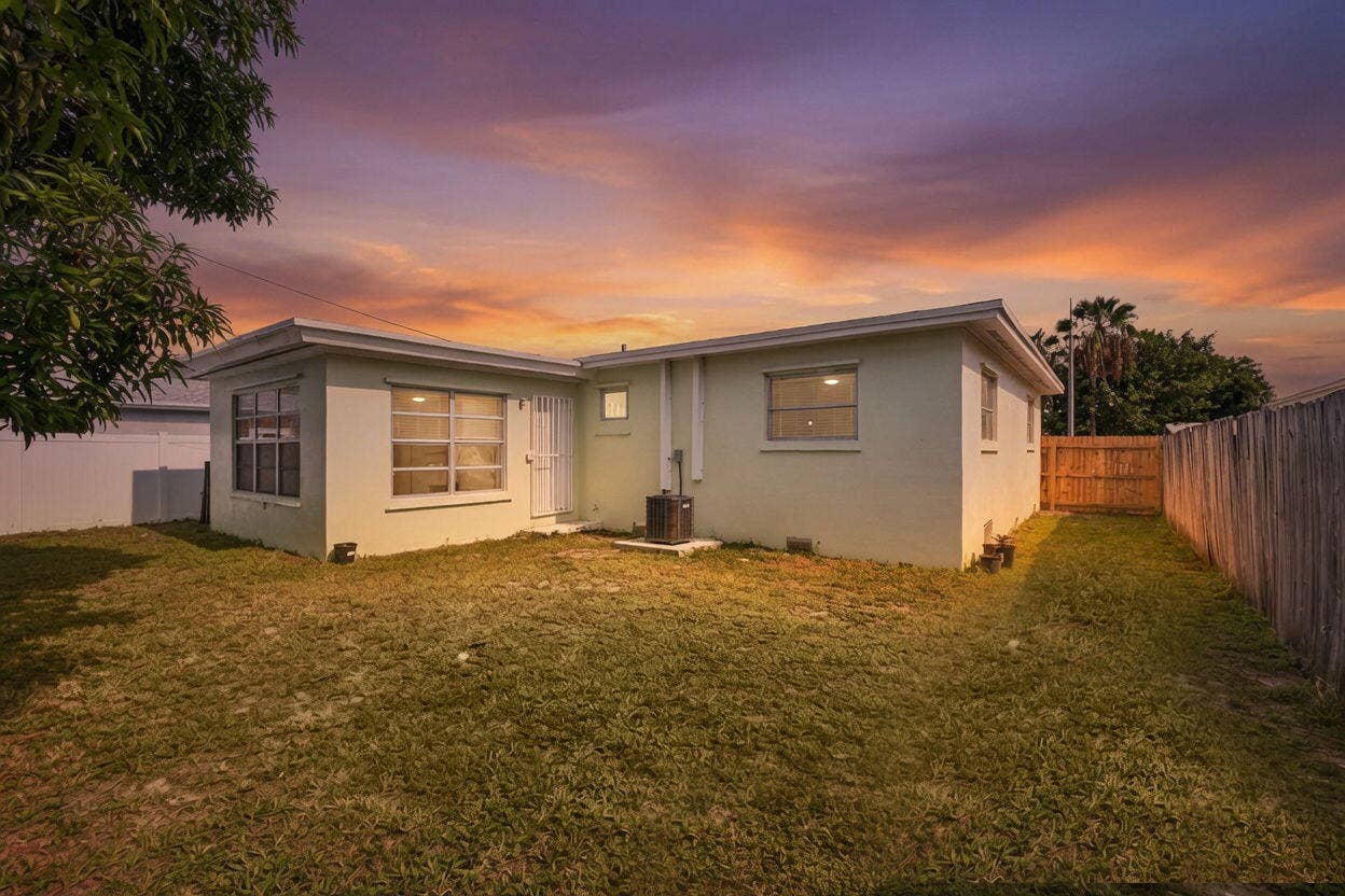 1547 W 10TH Street, Riviera Beach, FL 33404 38-web-or-mls-Gbbkb