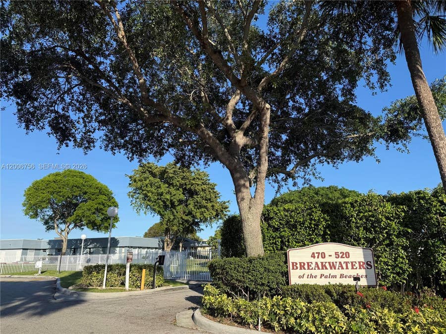 Property photo for 500 EXECUTIVE CENTER Drive, #2A, West Palm Beach, FL