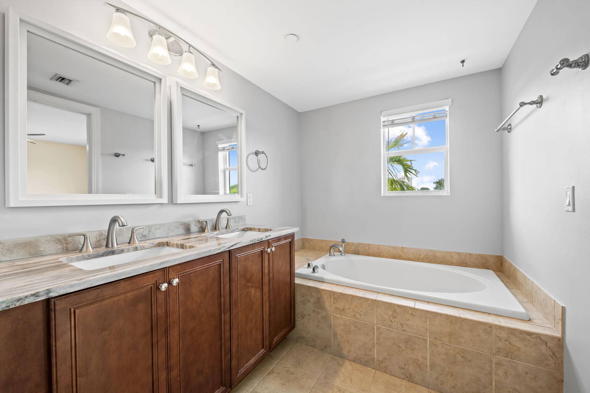 708 SE 15TH Street, #3, Fort Lauderdale, FL 33316 Primary Bathroom