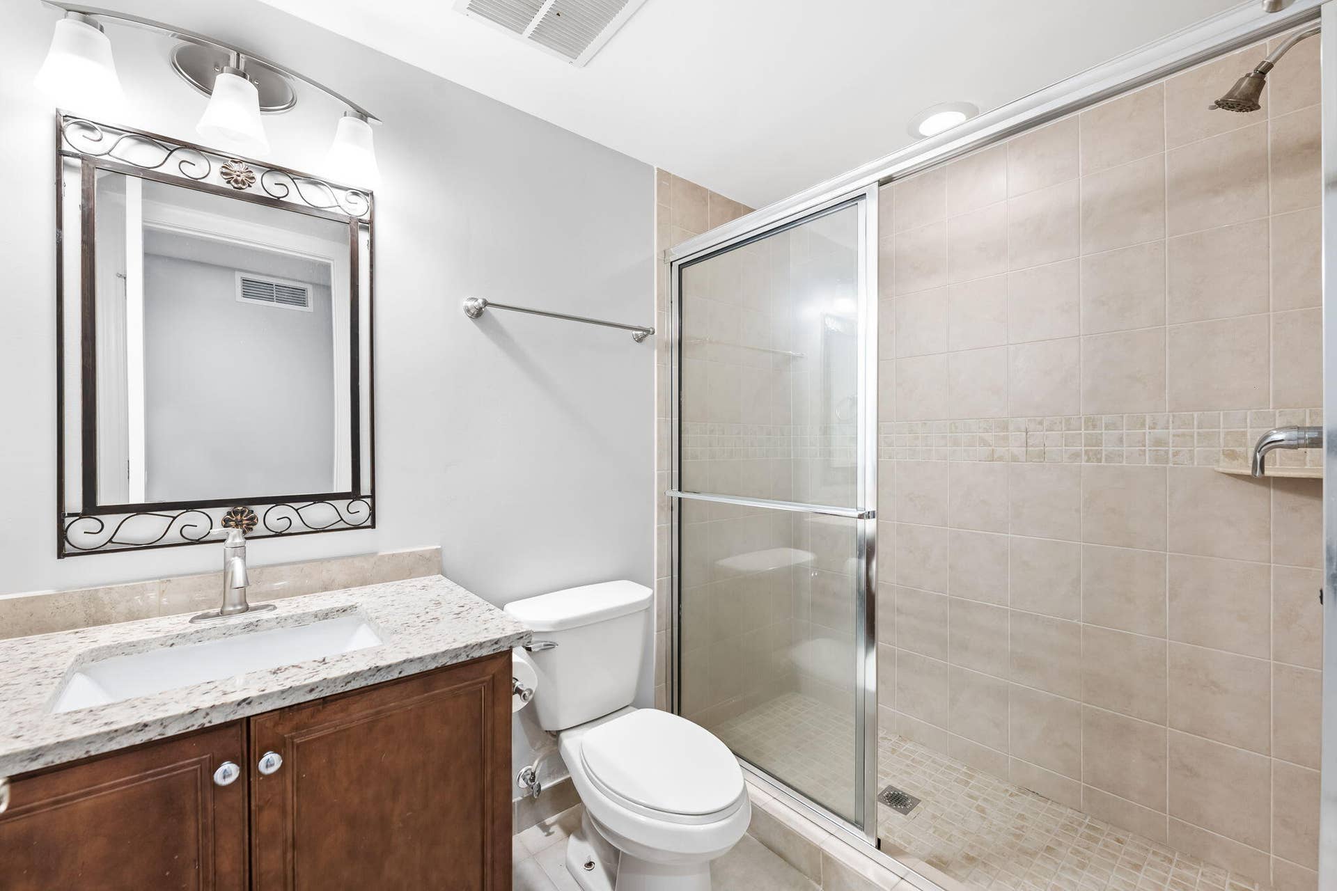 708 SE 15TH Street, #3, Fort Lauderdale, FL 33316 1st Floor Bathroom