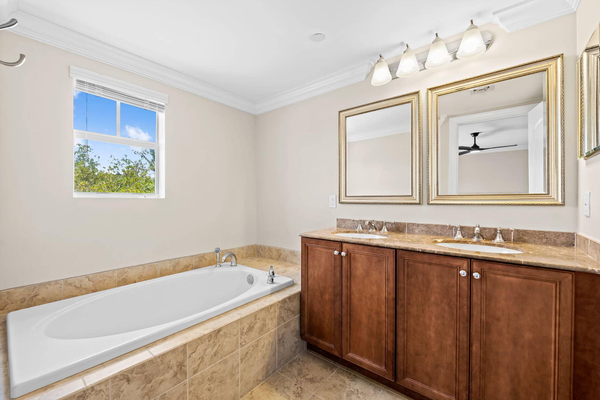 630 SE 15th Street, #5, Fort Lauderdale, FL 33316 Primary Bath