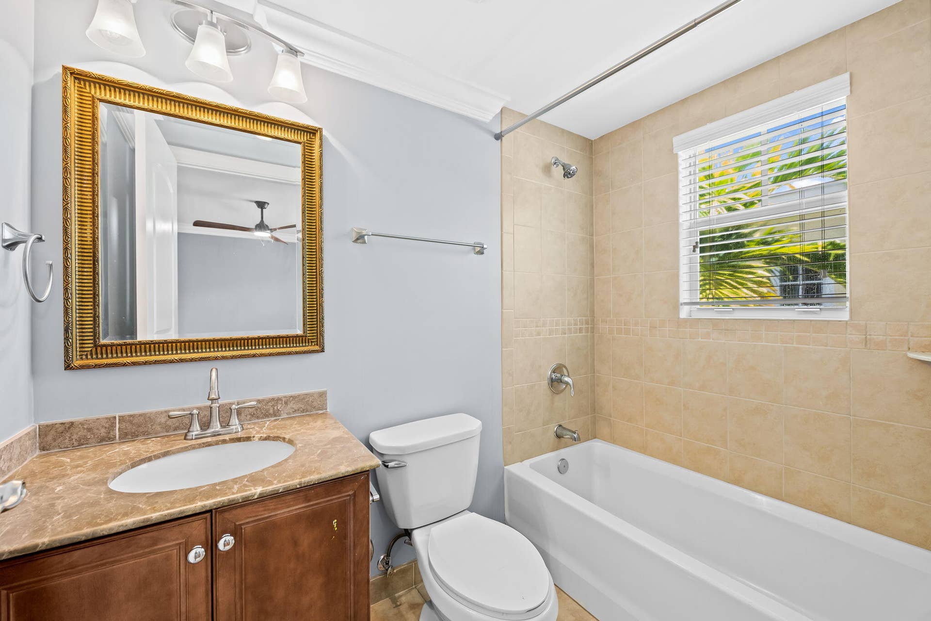 630 SE 15th Street, #5, Fort Lauderdale, FL 33316 Guest Bath