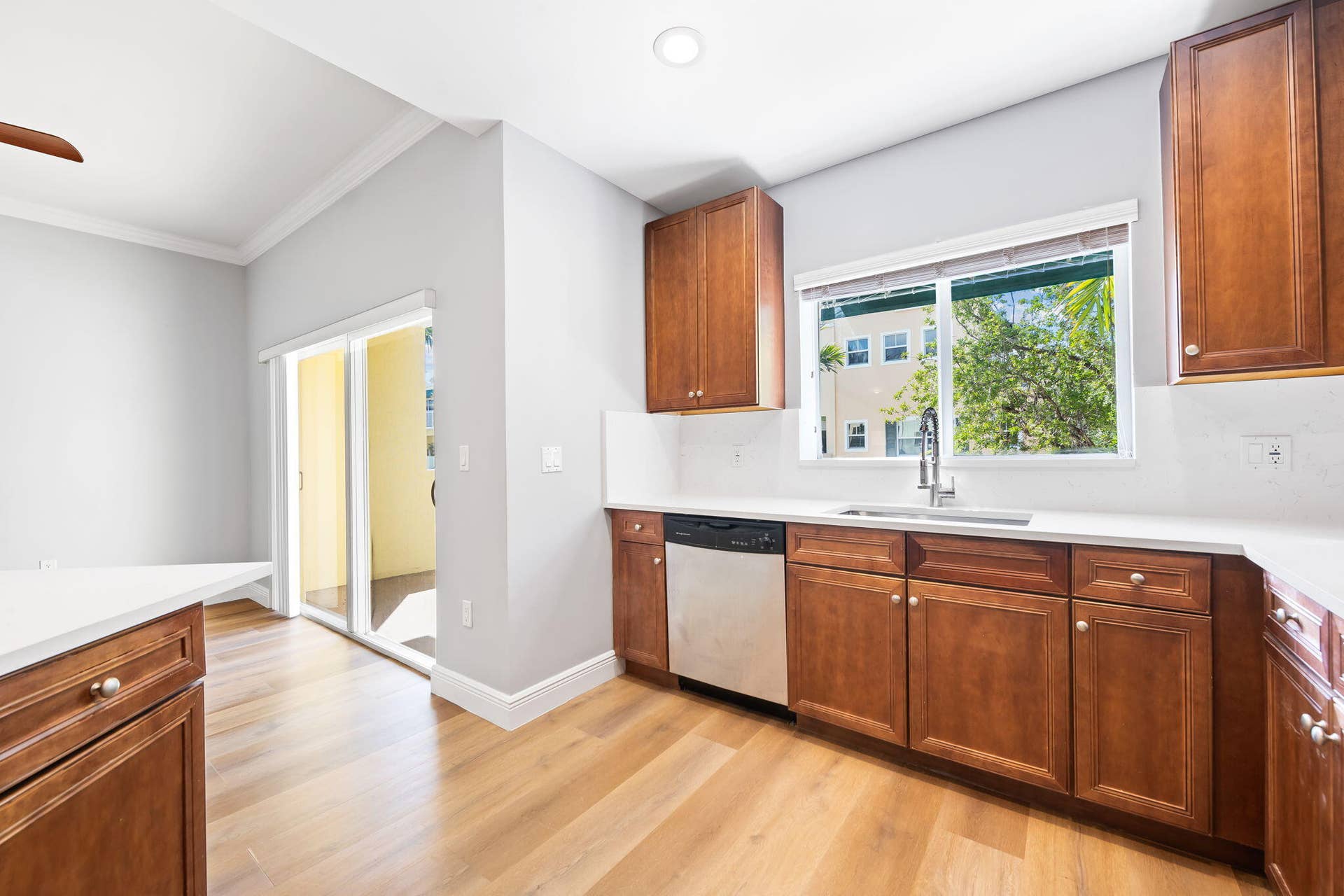 630 SE 15th Street, #5, Fort Lauderdale, FL 33316 Updated Kitchen