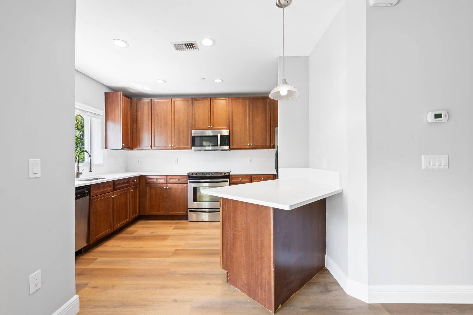 630 SE 15th Street, #5, Fort Lauderdale, FL 33316 Updated Kitchen