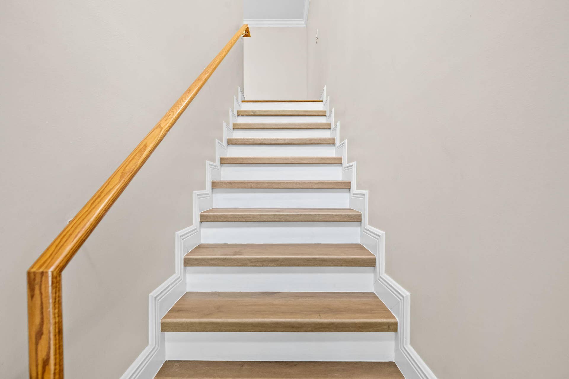 630 SE 15th Street, #5, Fort Lauderdale, FL 33316 Staircase