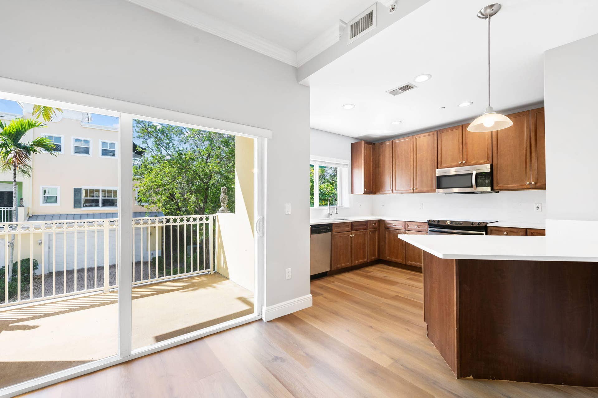 630 SE 15th Street, #5, Fort Lauderdale, FL 33316 Updated Kitchen