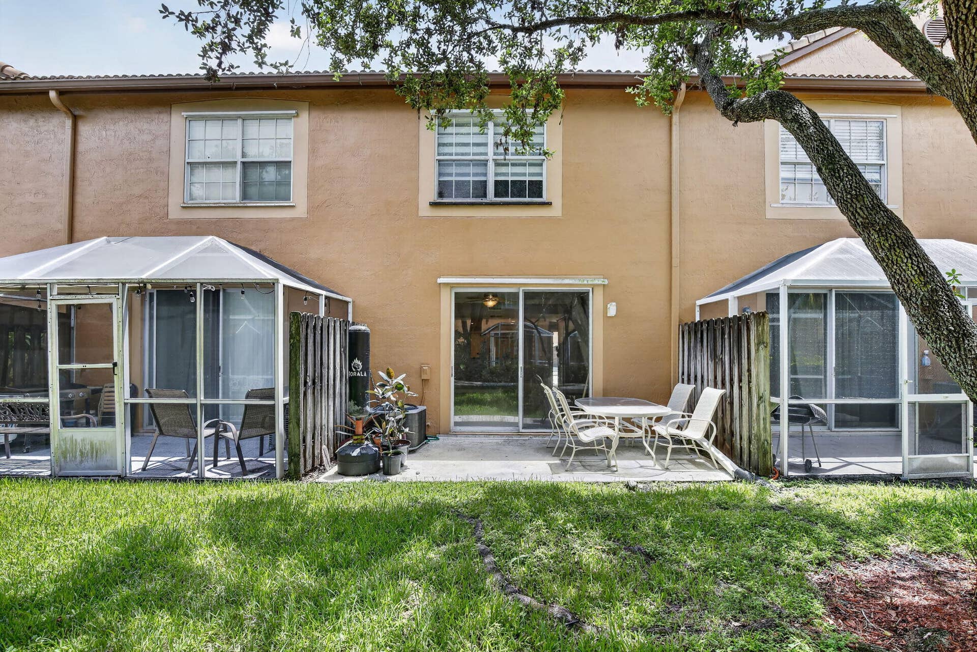 1603 Barcelona Way, #3-32, Weston, FL 33327 Porch