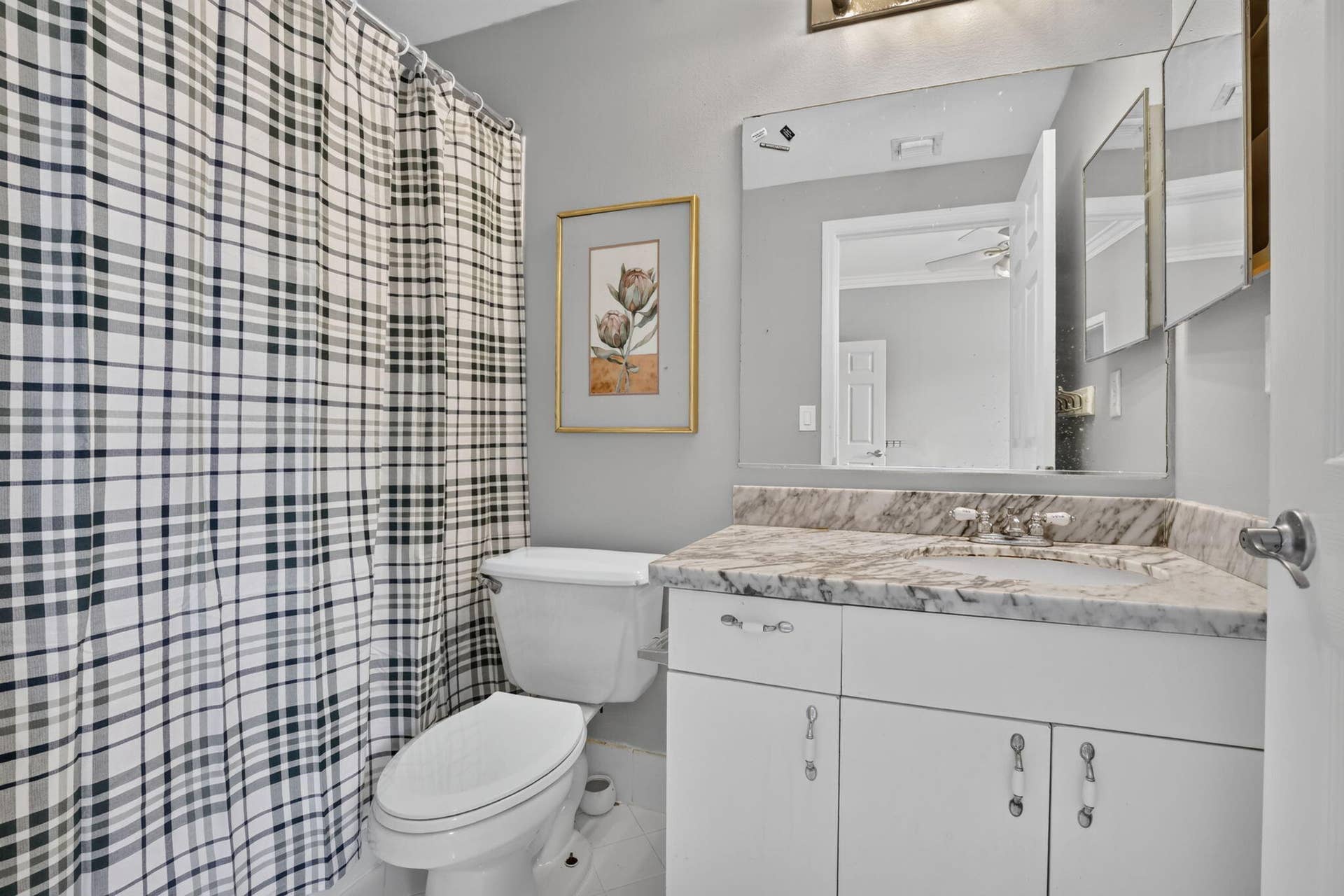 1603 Barcelona Way, #3-32, Weston, FL 33327 Guest Bathroom