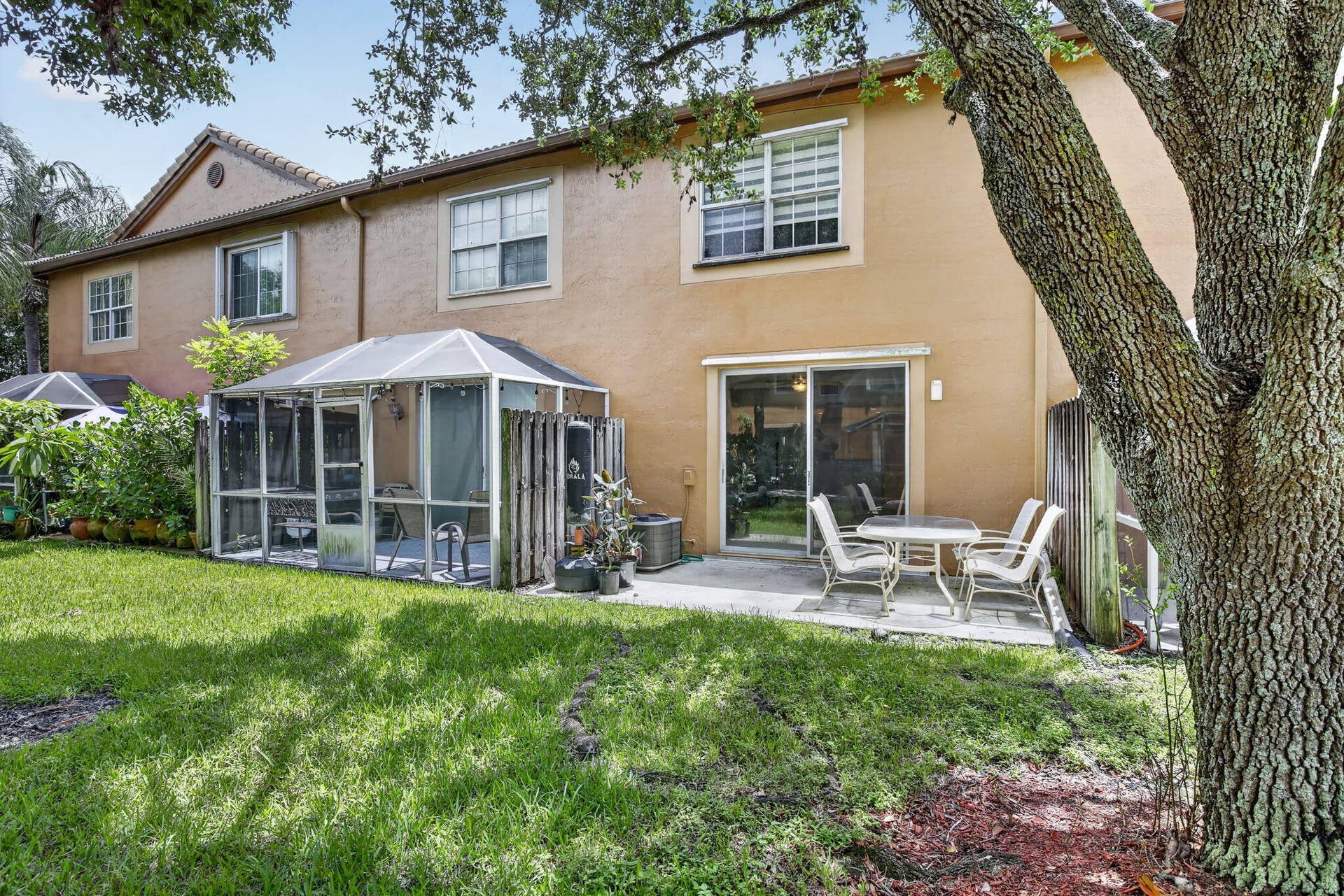 1603 Barcelona Way, #3-32, Weston, FL 33327 Porch