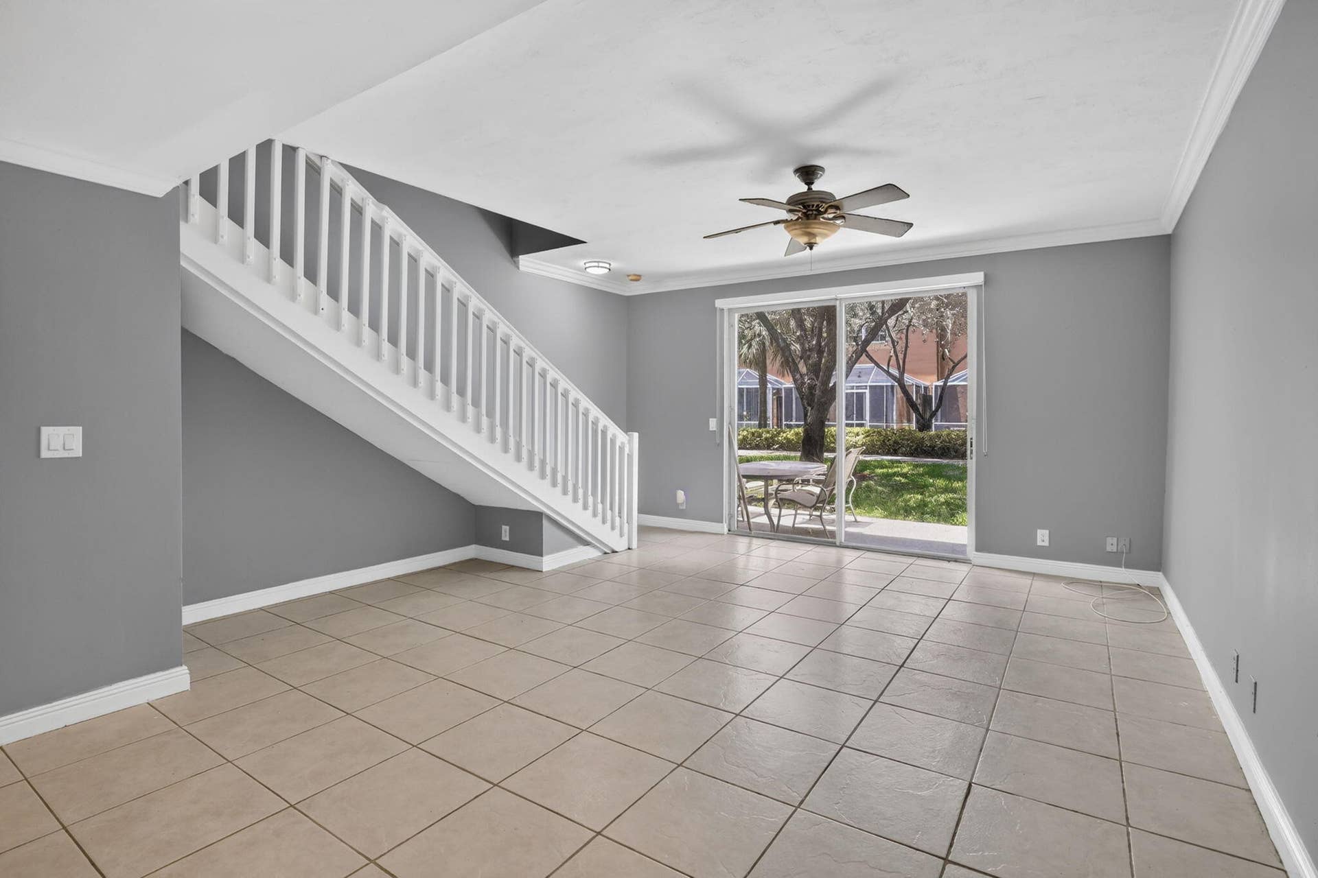 1603 Barcelona Way, #3-32, Weston, FL 33327 Living Room