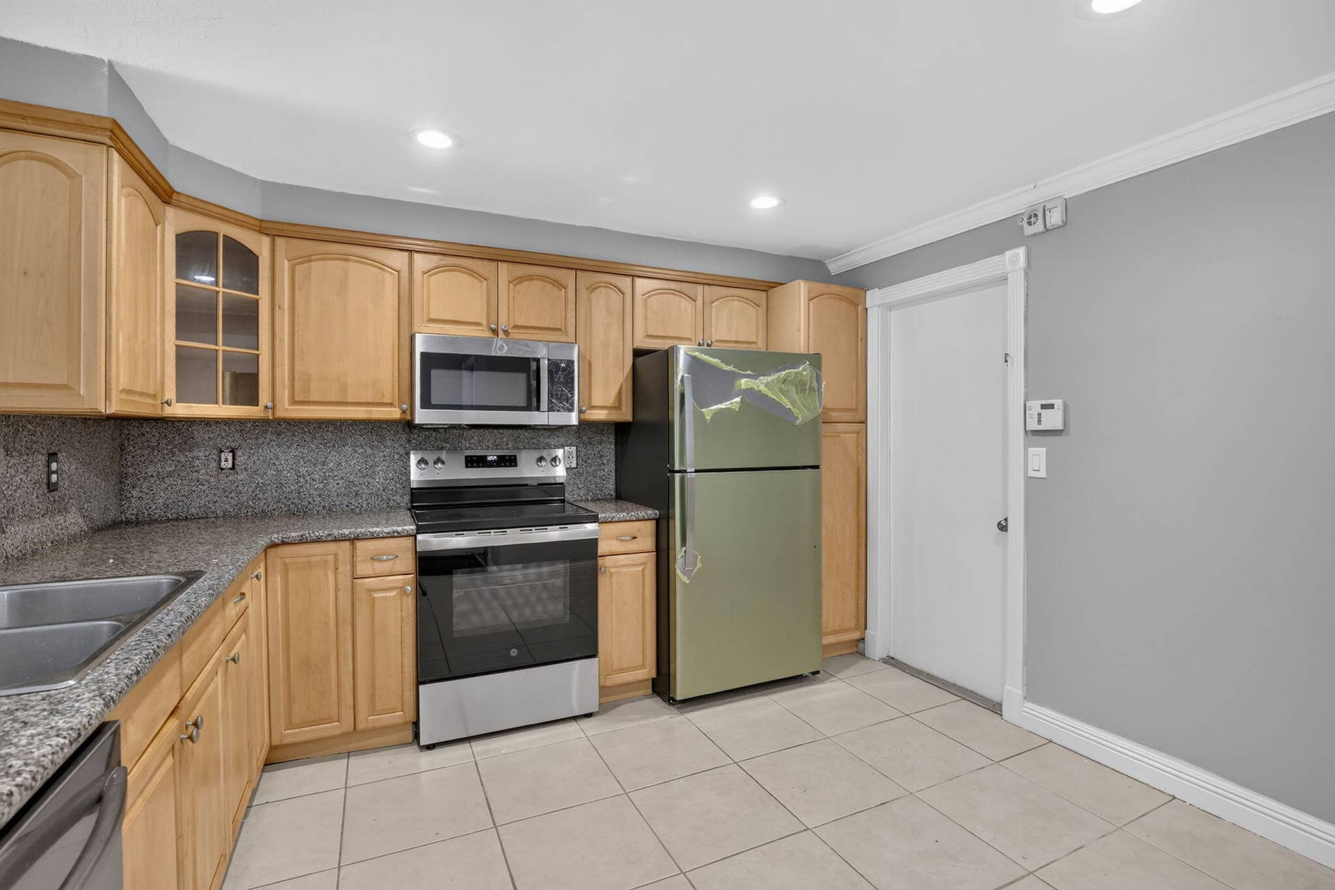 1603 Barcelona Way, #3-32, Weston, FL 33327 Kitchen