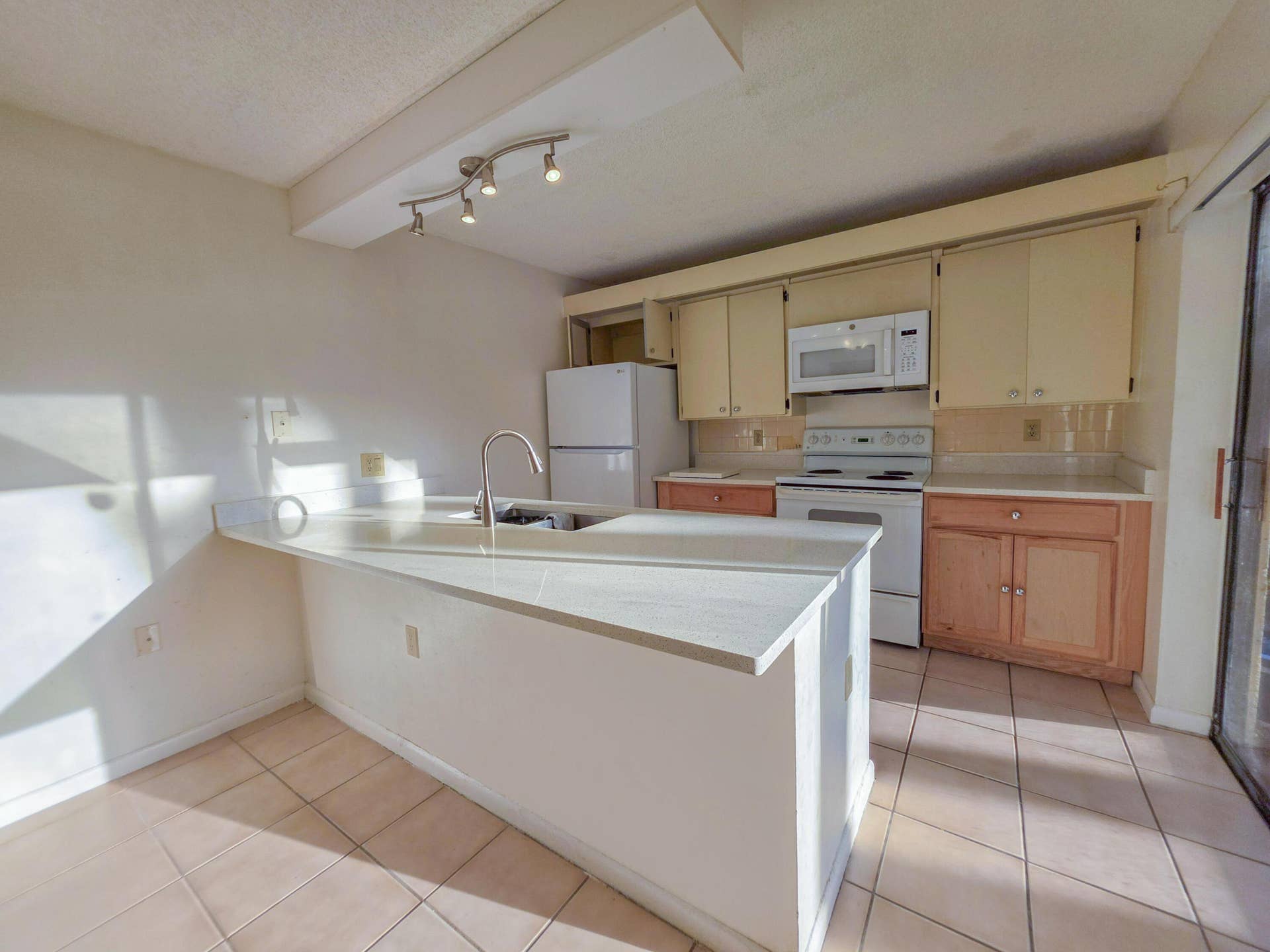 832 BLUE RIDGE Circle, West Palm Beach, West Palm Beach, FL 33409 Kitchen