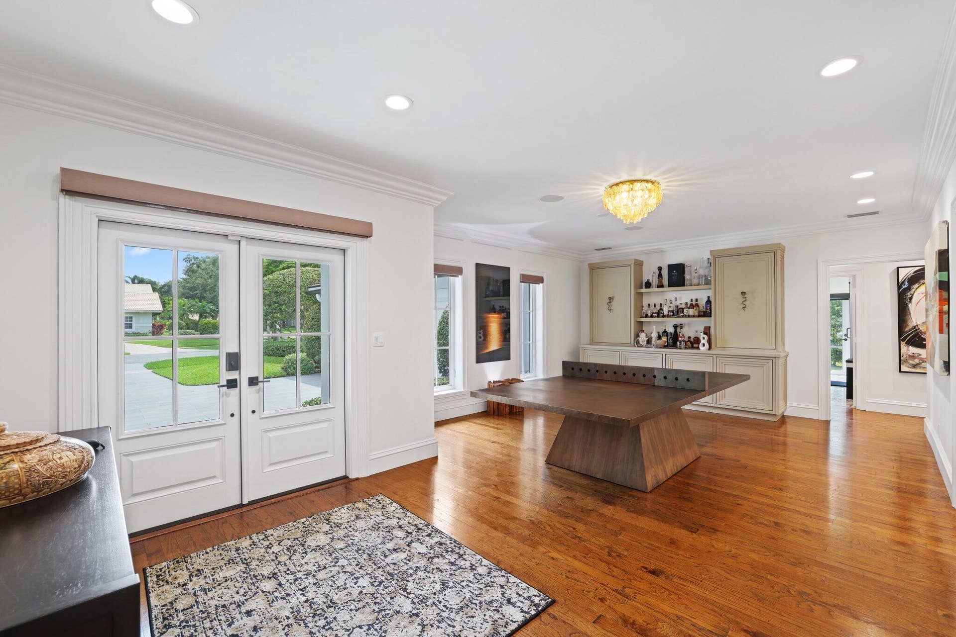 Entrance / dining