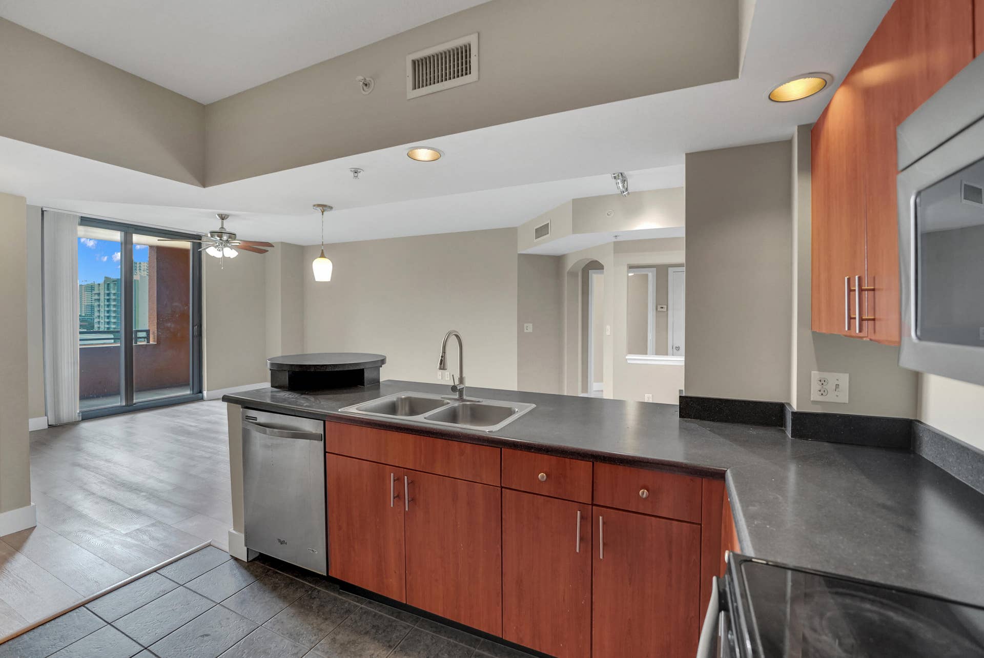 110 N FEDERAL Highway, #815, Fort Lauderdale, FL 33301 DSC05848